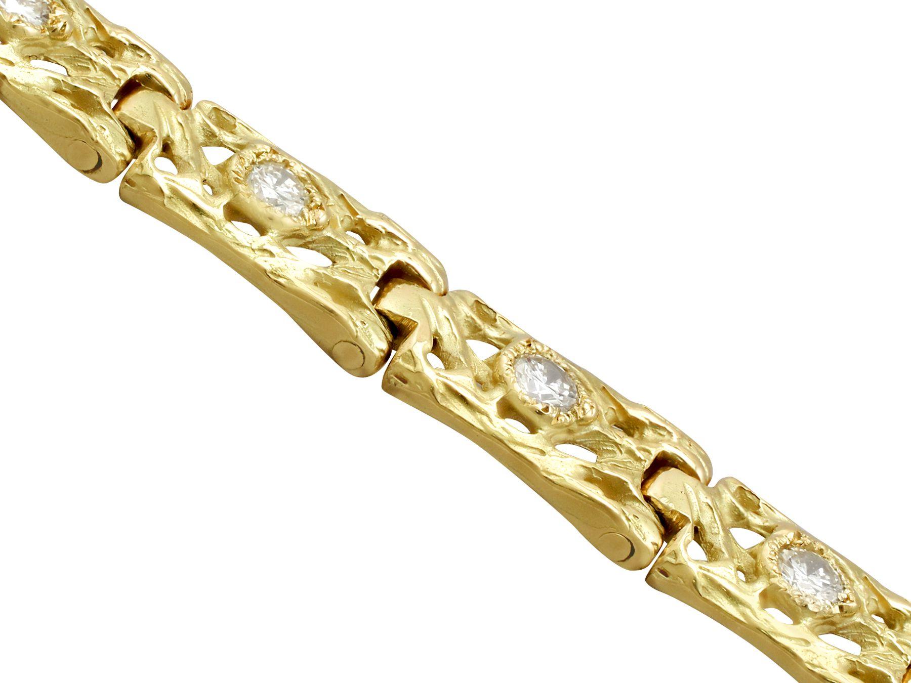 1990s, 2.10 Carat Diamond and Yellow Gold Bracelet In Excellent Condition In Jesmond, Newcastle Upon Tyne