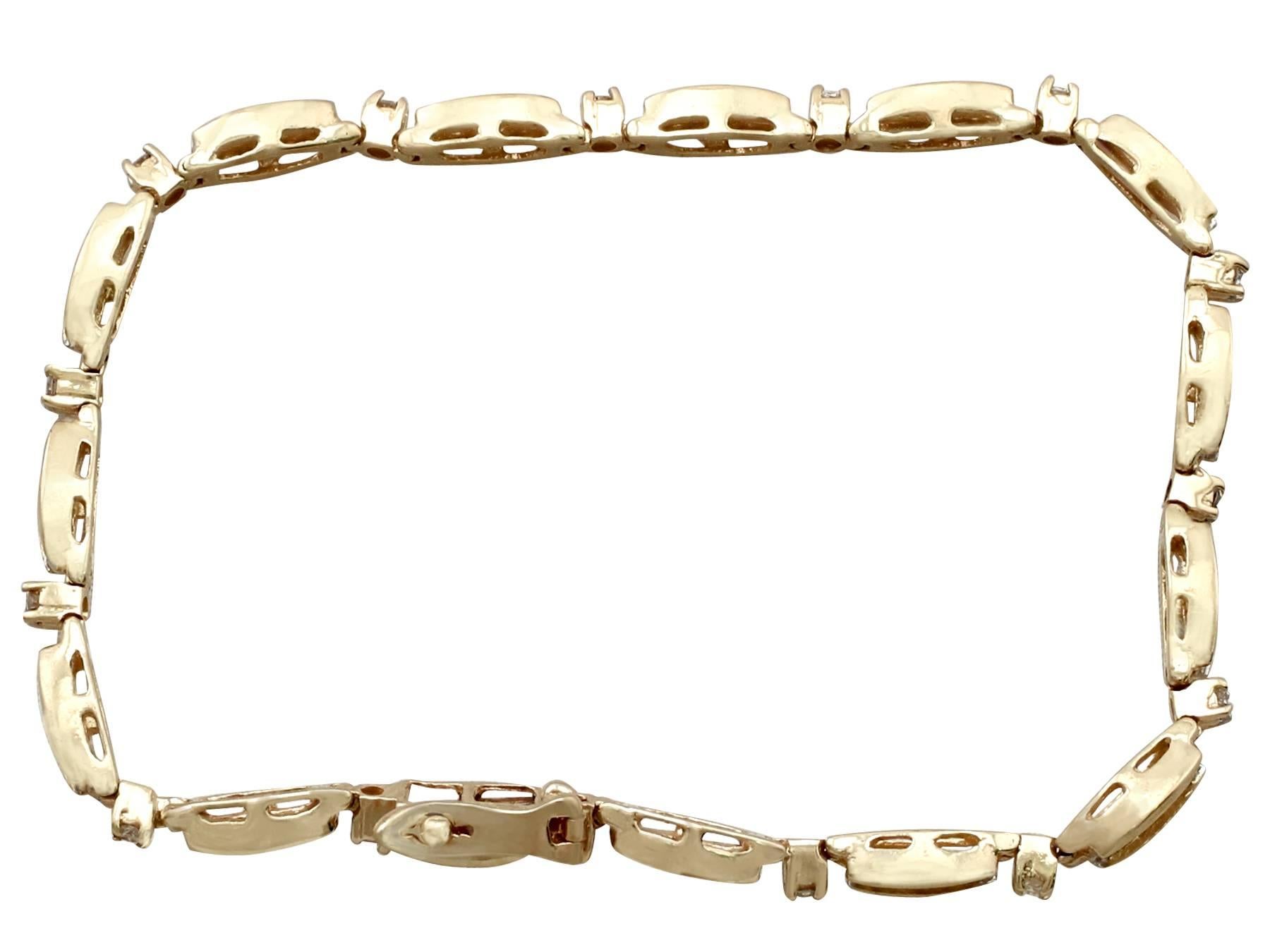 An impressive vintage 2.55 Ct diamond and 14k yellow gold bracelet; part of our diverse vintage jewellery and estate jewelry collections.

This fine and impressive vintage 14k yellow gold and diamond bracelet is composed of fifteen articulated