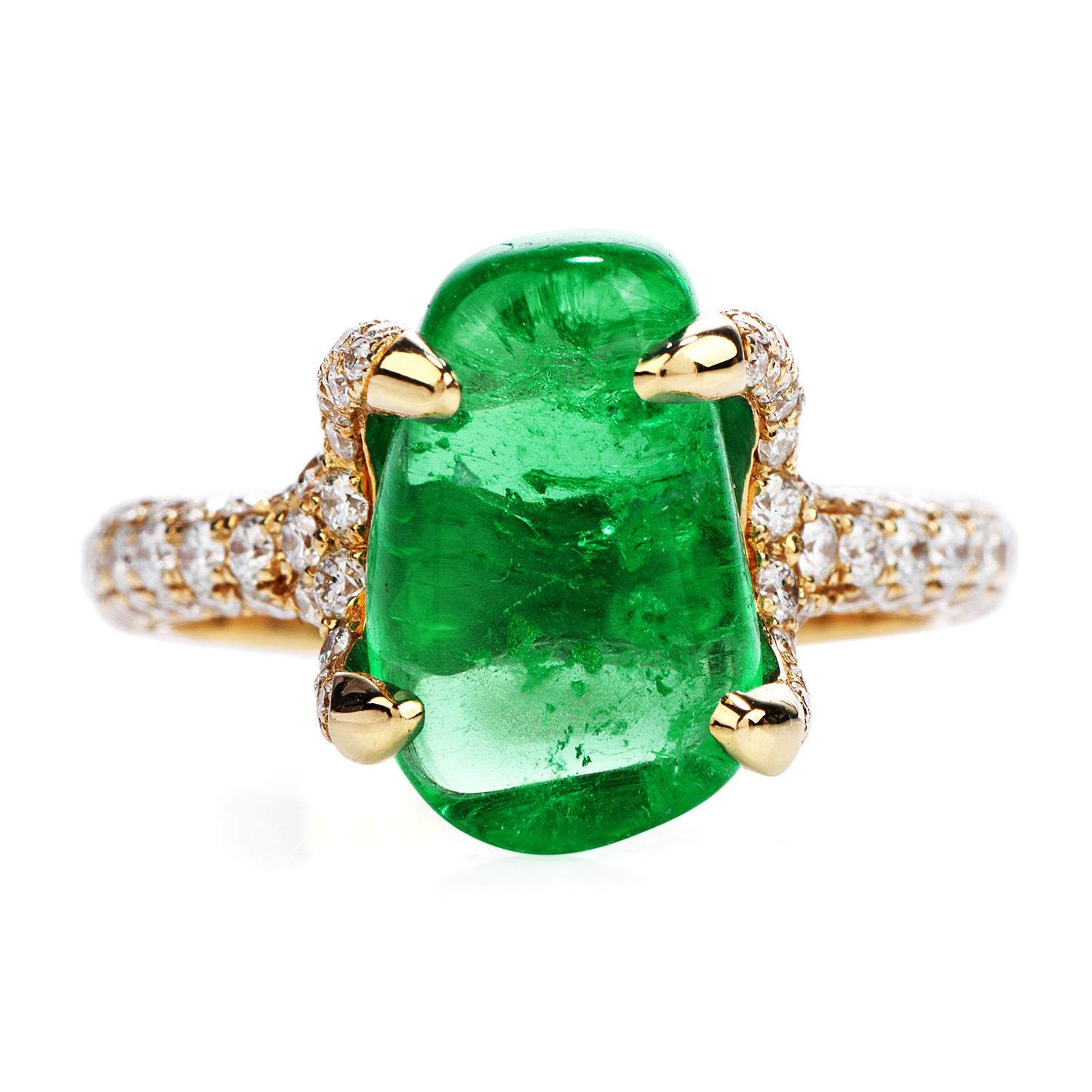 Deep Green & Big Emerald? Yes, please!

This exhilarating Cocktail Ring has a beautiful 6.92ct Colombian Emerald!

With an Oval cabochon cut, held by four large prongs,

It is crafted in solid 18K White Gold,

and it is adorned by Round Cut, pave