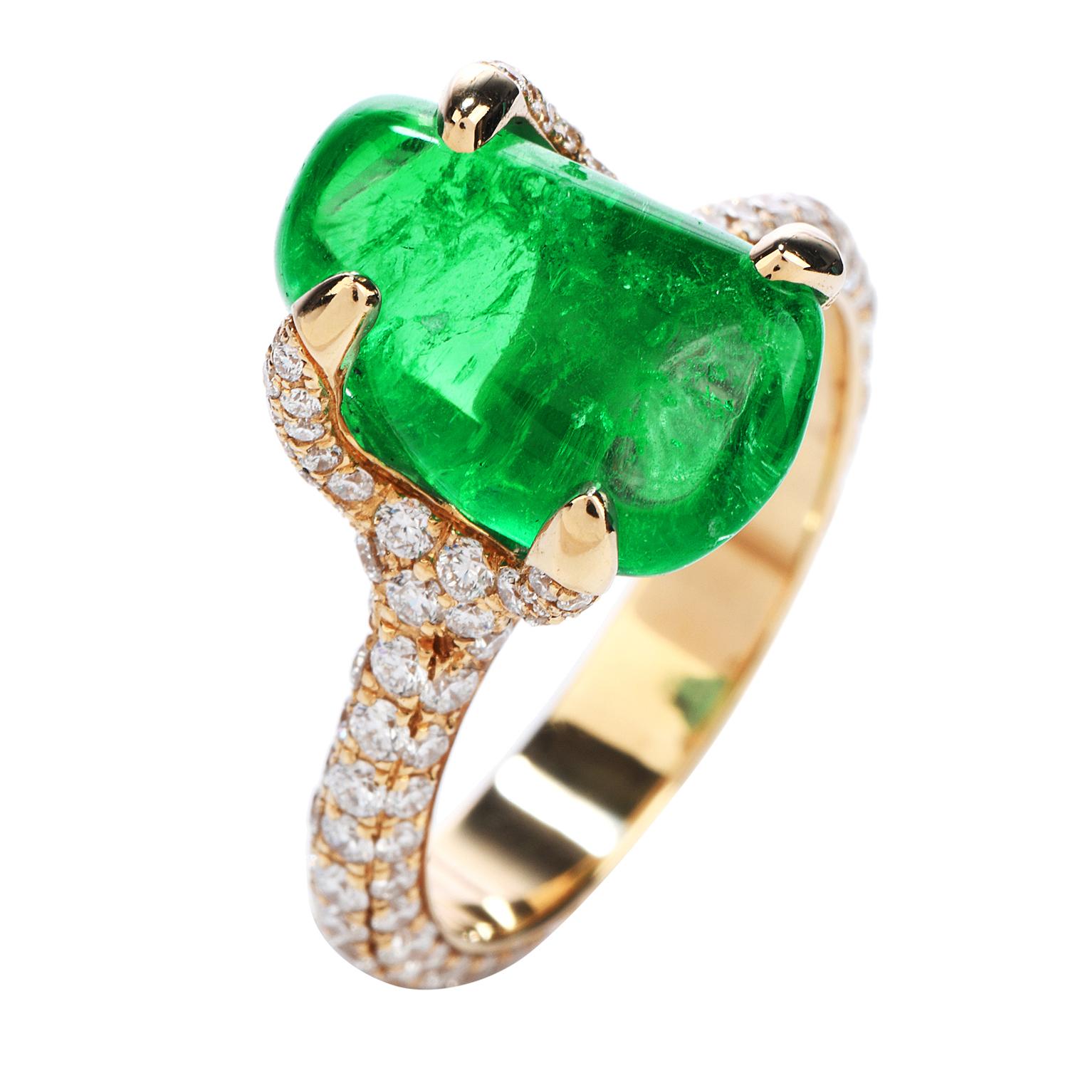 1990s 6.92 Carat Colombian Emerald Diamond 18 Karat Gold Cocktail Ring In Excellent Condition In Miami, FL