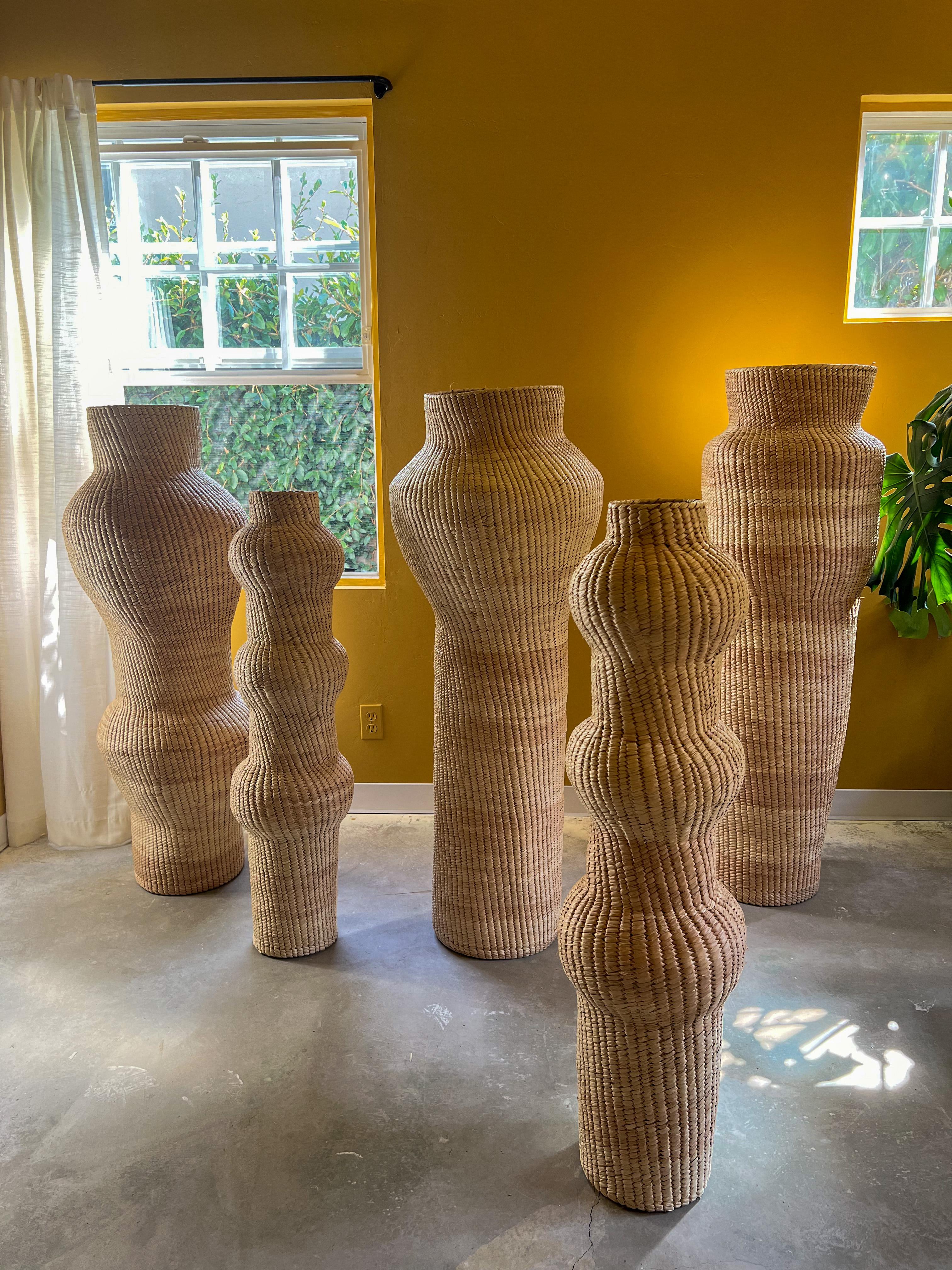 Fibre naturelle Abstract Handwoven Palm Sculpture, Large (Wide) en vente