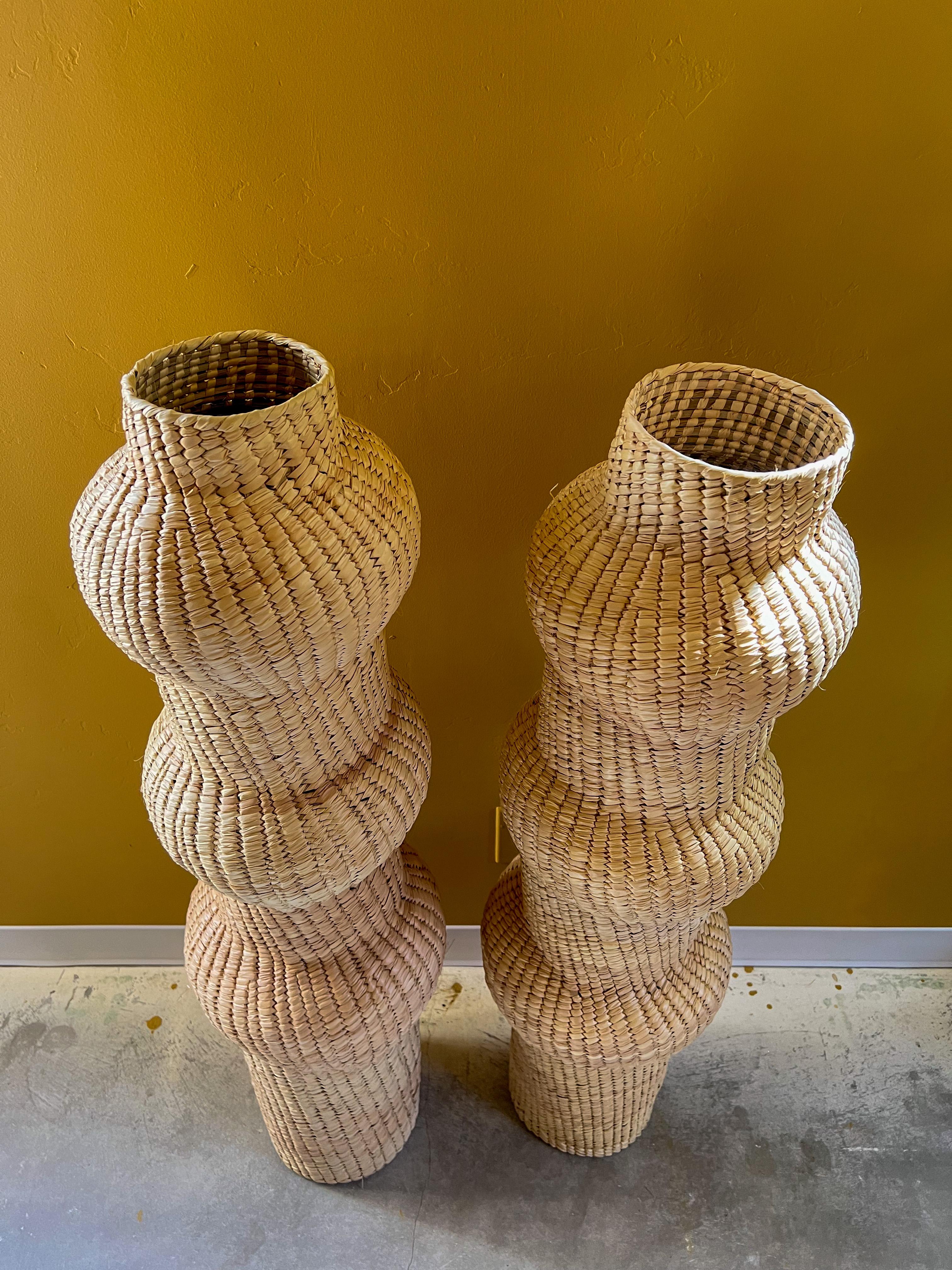Mexicain Sculpture abstraite en palmier tissé à la main des années 1990, petite en vente