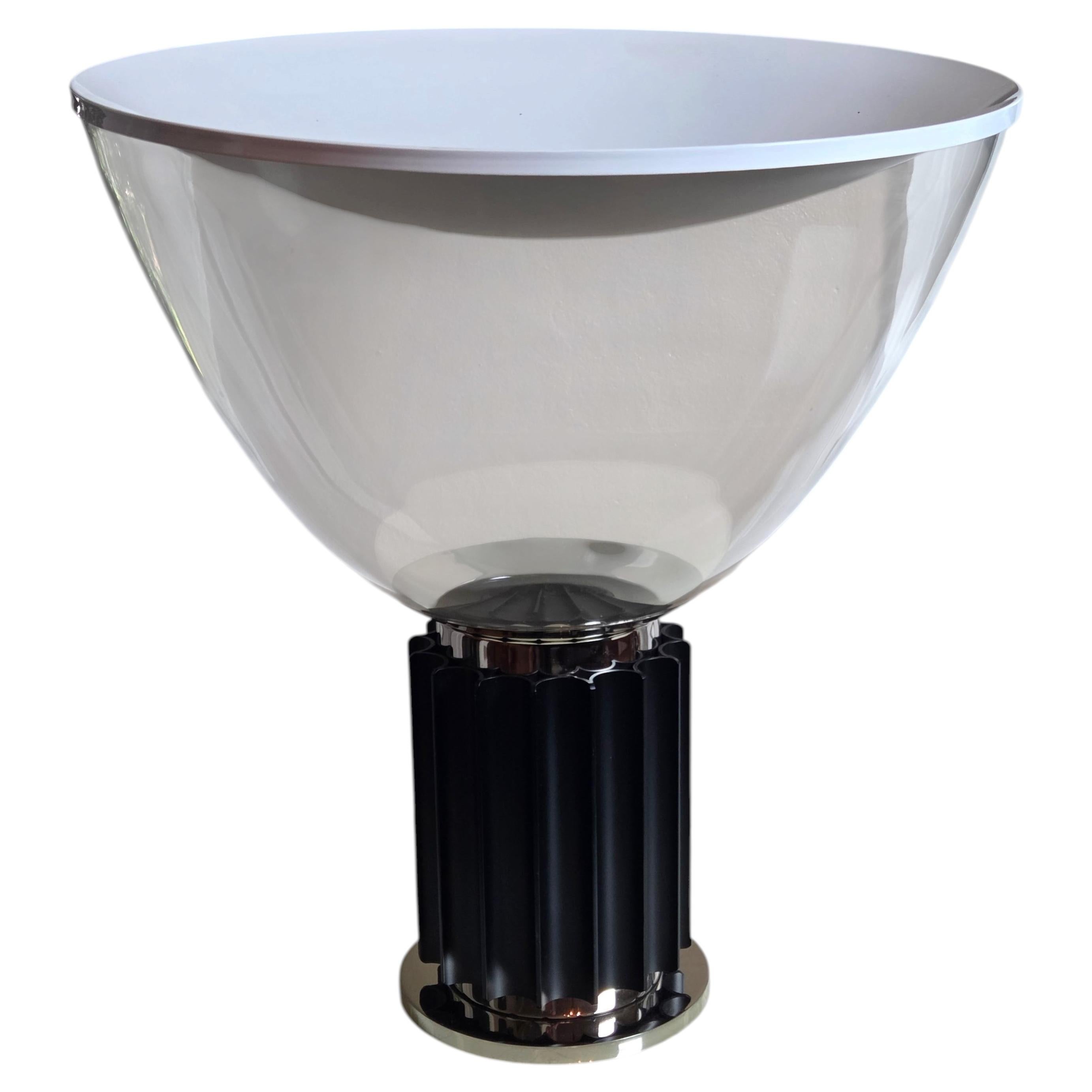 Anni '90: lampada "Taccia" di Achille and Pier Giacomo Castiglioni per Flos