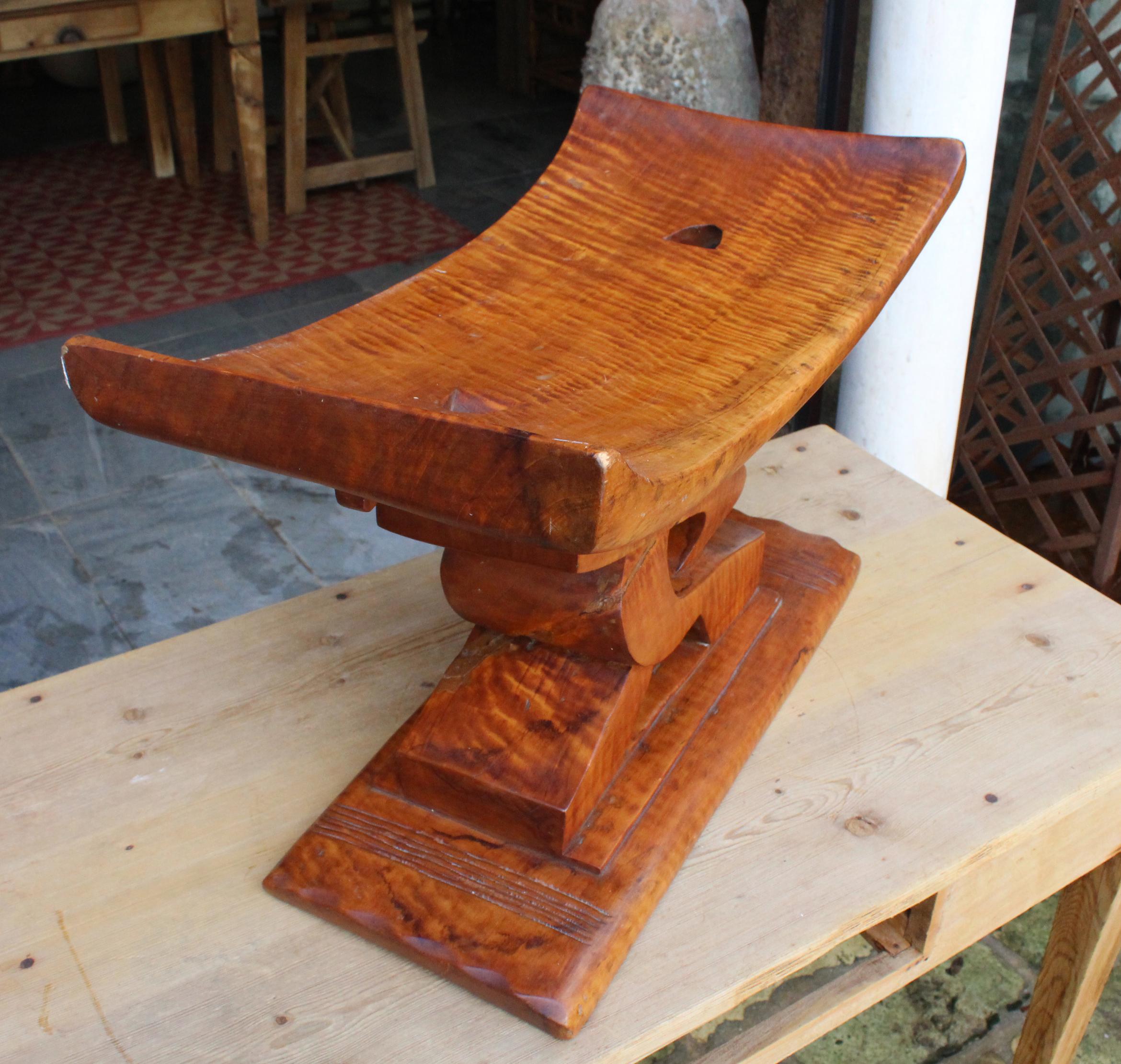 1990s African Style Wooden Stool In Good Condition In Marbella, ES