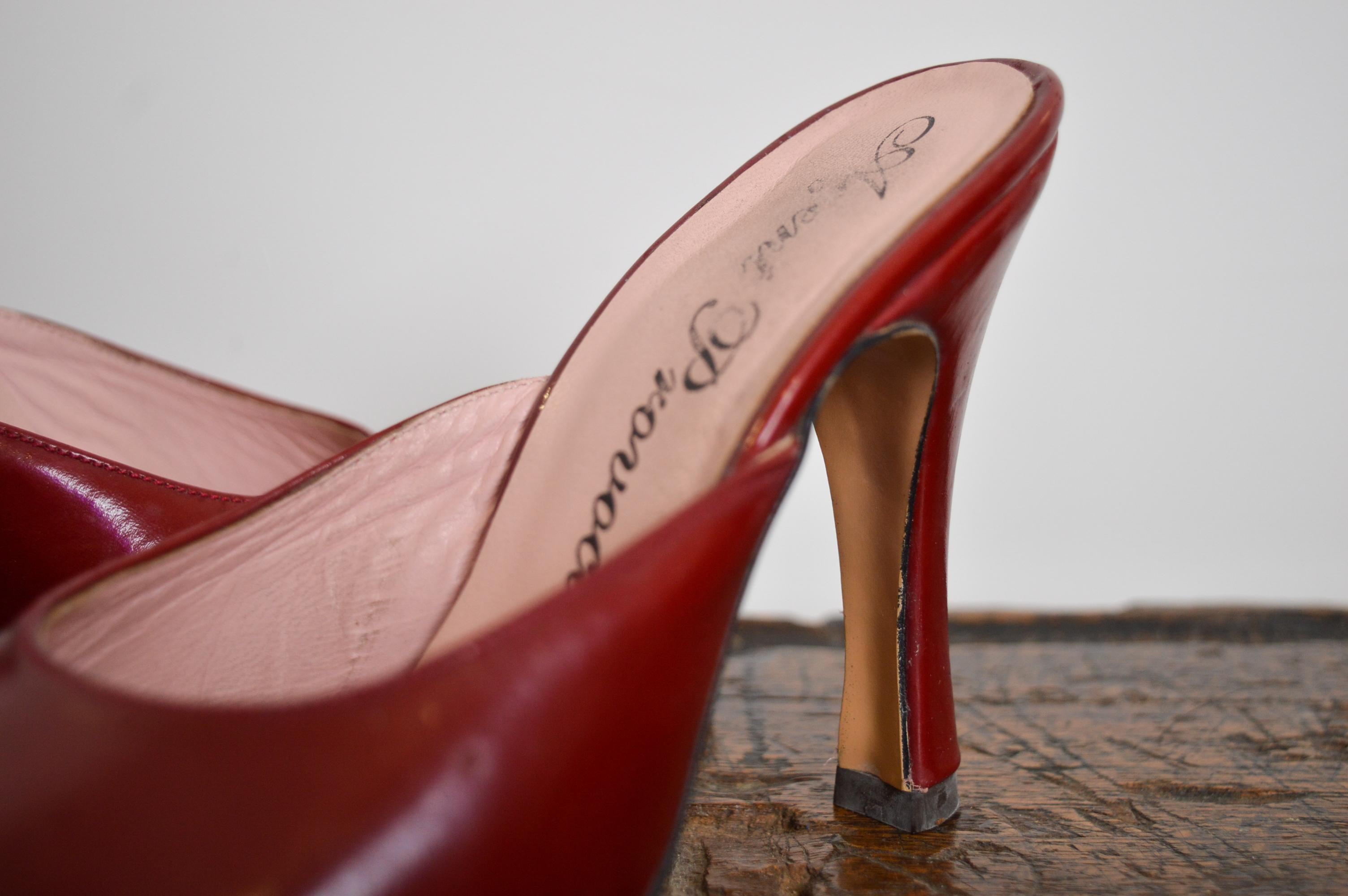 1990s Agent Provocateur Patent Shiny Ruby Red Leather mules slip on kitten Heels en venta 5