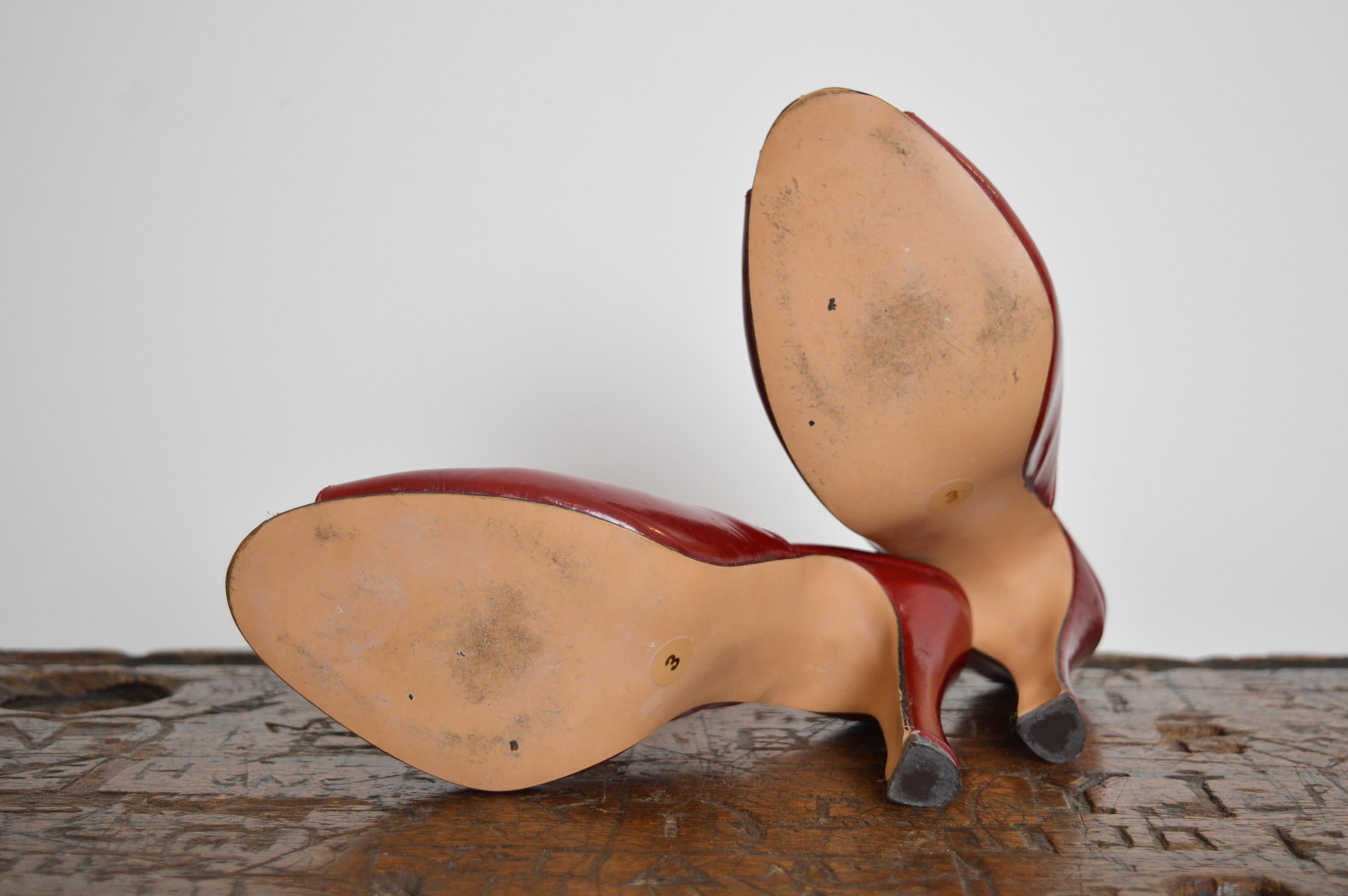 1990s Agent Provocateur Patent Shiny Ruby Red Leather mules slip on kitten Heels en venta 6