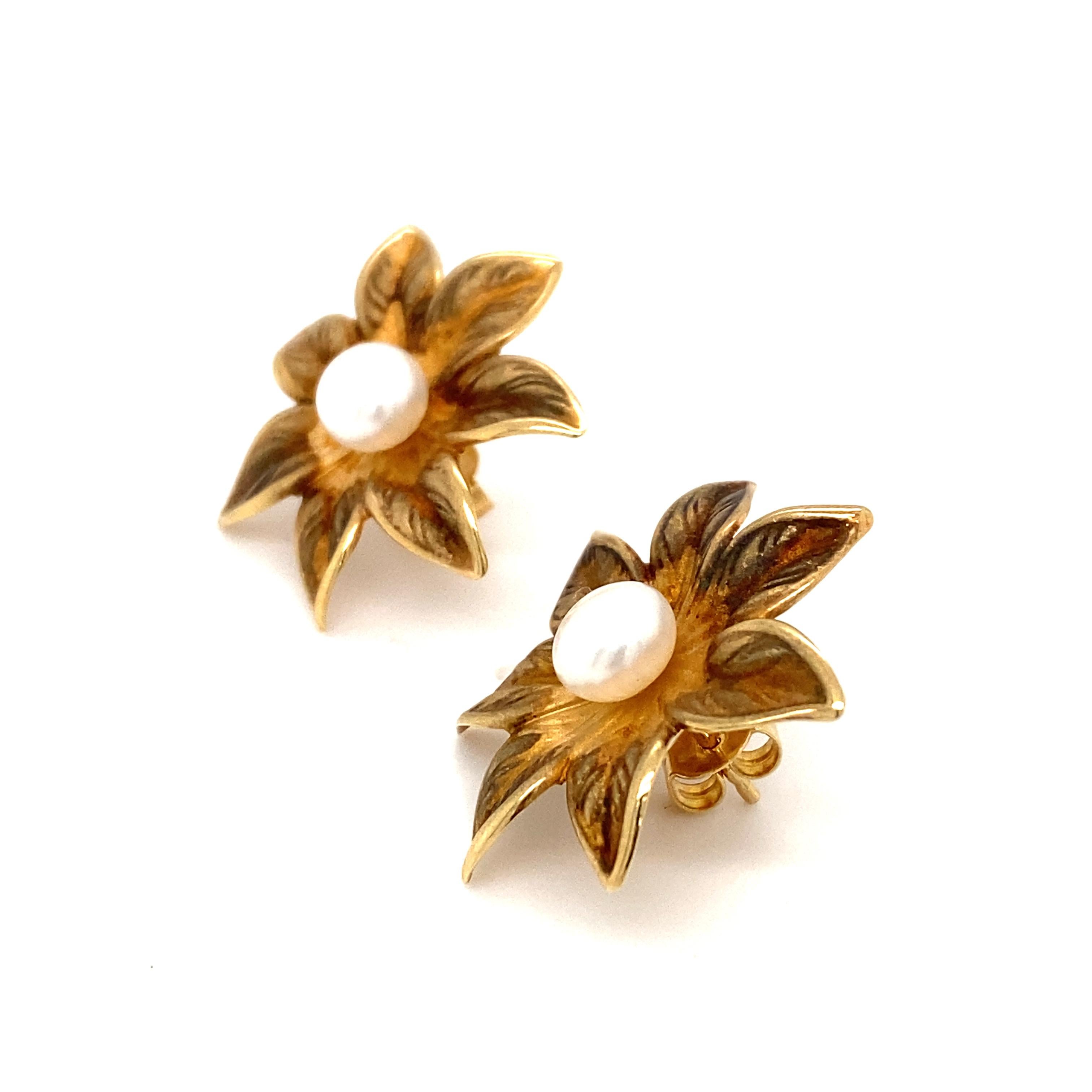 1990s Akoya Pearl Flower Earrings in 14 Karat Yellow Gold For Sale 1