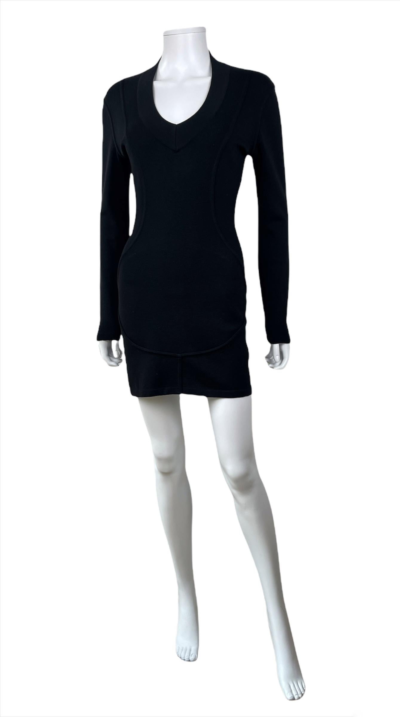 1990's Vintage Alaïa Bodycon Black Mini Dress V Neck  In Good Condition In Paris, FR