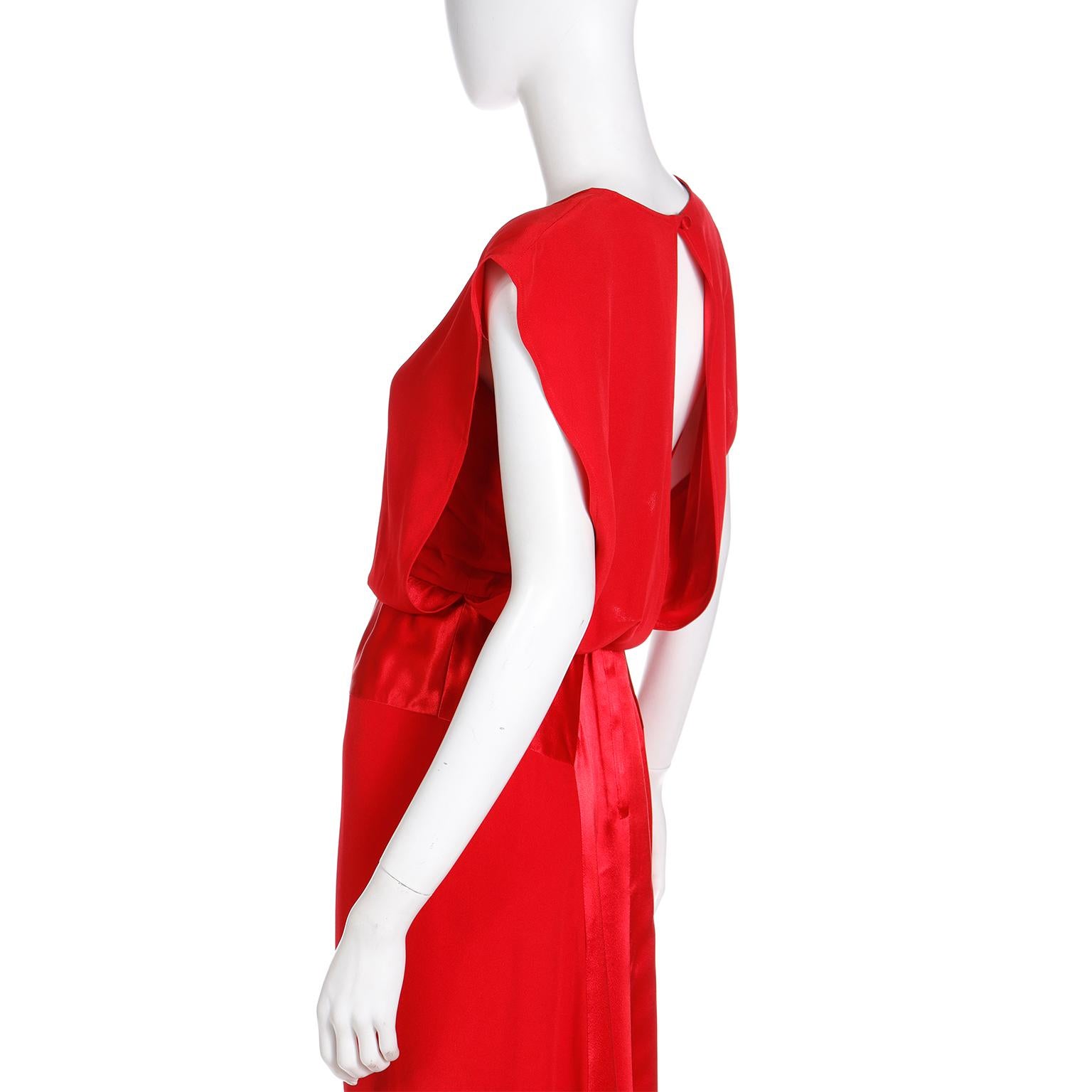 1990s Albert Nipon Red Satin & Matte Crepe Dress With Open Slit Back For Sale 6