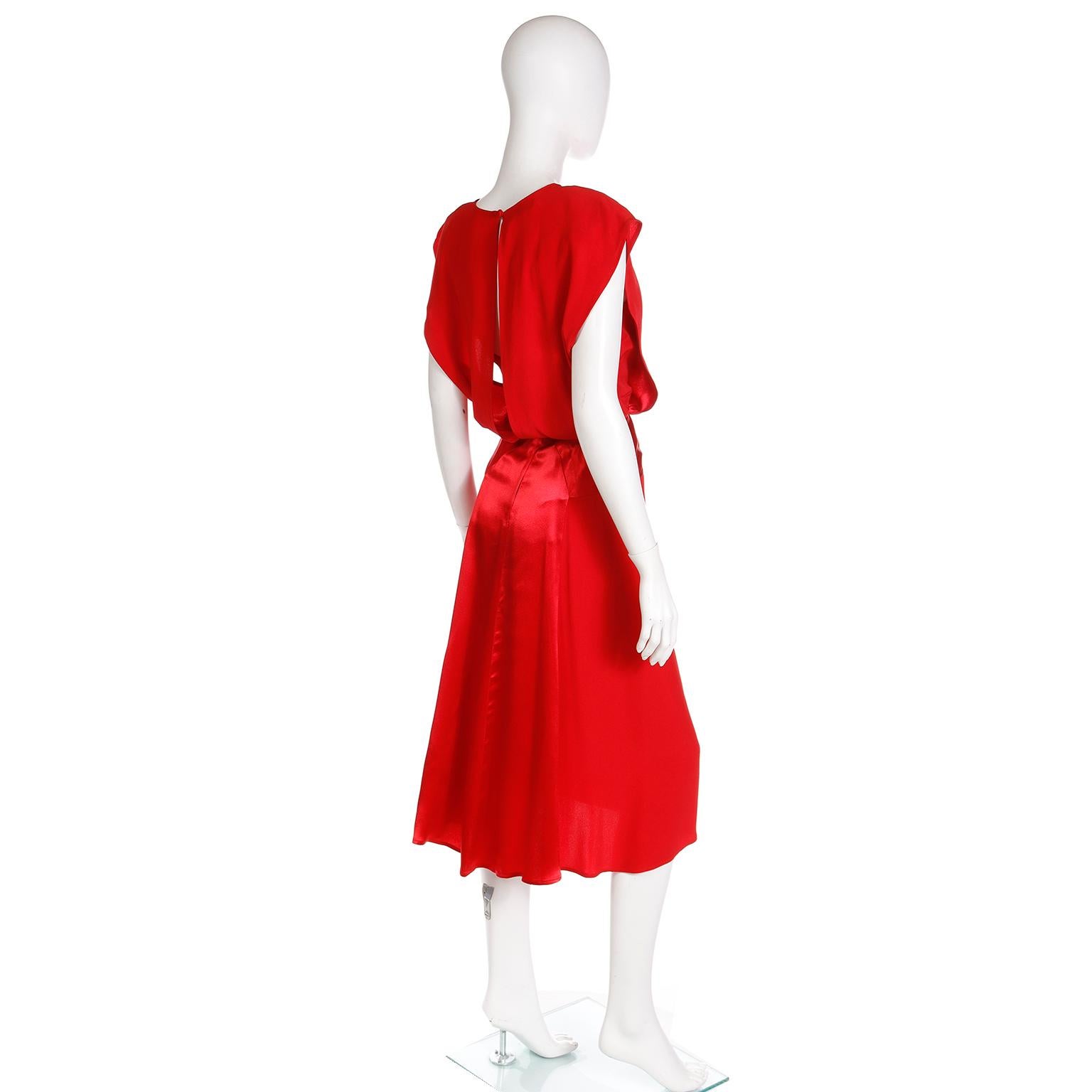 Women's 1990s Albert Nipon Red Satin & Matte Crepe Dress With Open Slit Back For Sale