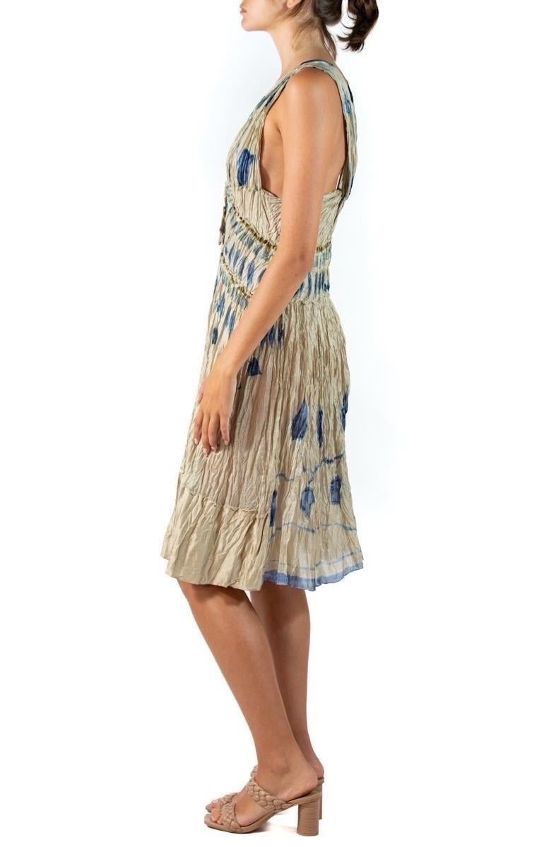 1990er Alberta Ferretti Deconsturcted Crinkle Seiden-Charmeuse-Kleid (Braun) im Angebot