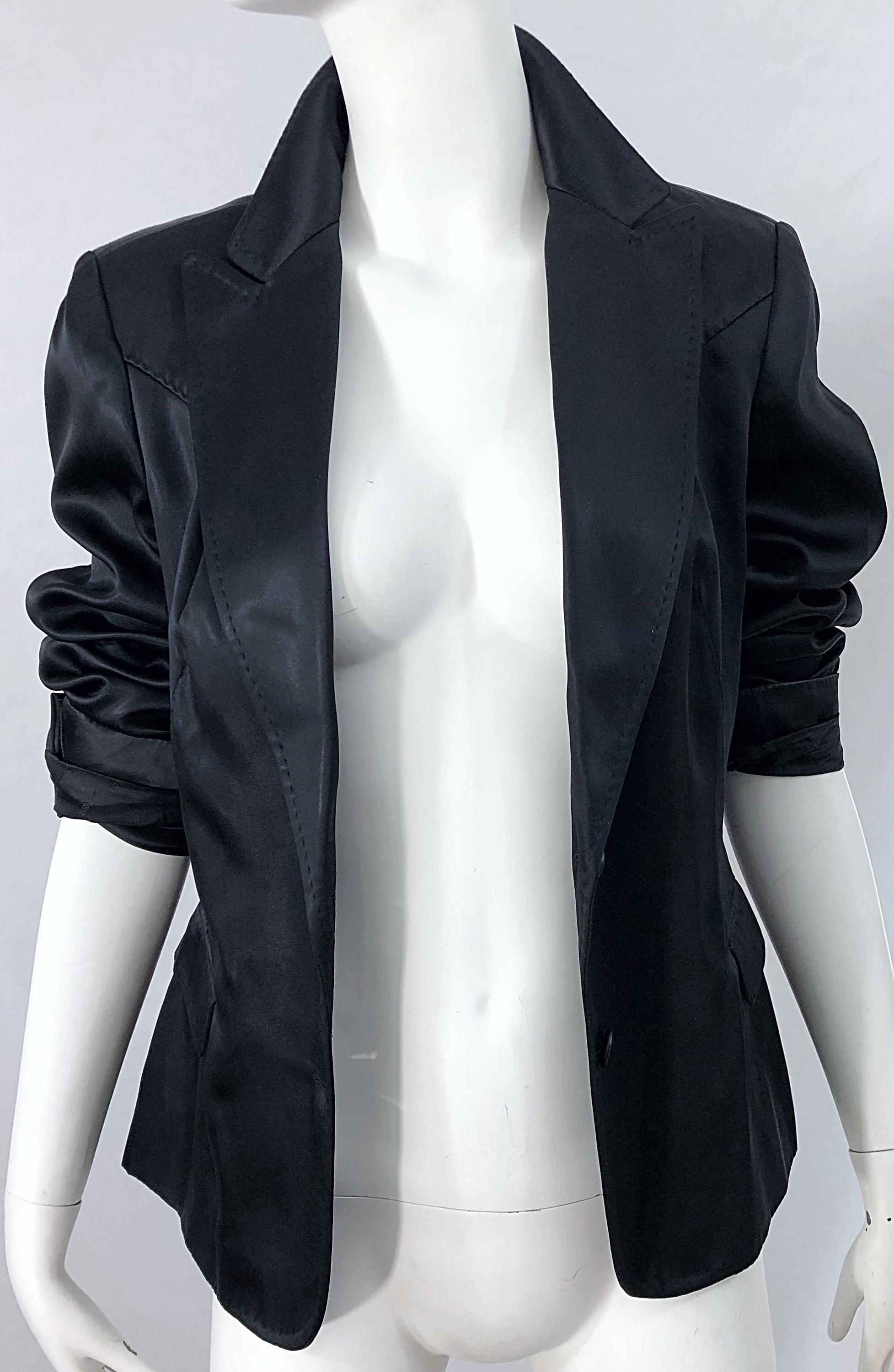 1990er Alessandro Dell'Acqua Größe 46 / US 10 Schwarzer Blazer aus Seidensatin im Vintage-Look Damen im Angebot