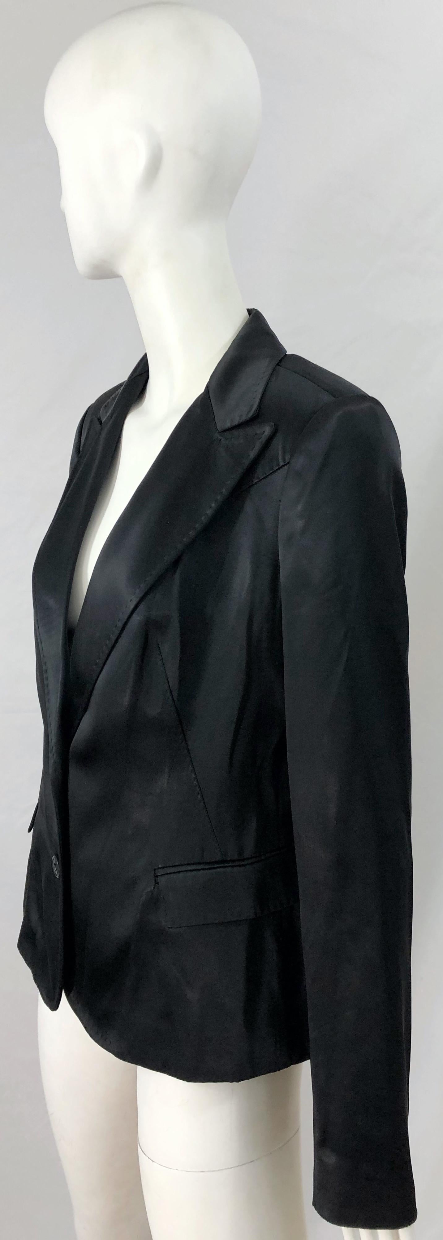 1990er Alessandro Dell'Acqua Größe 46 / US 10 Schwarzer Blazer aus Seidensatin im Vintage-Look im Angebot 2