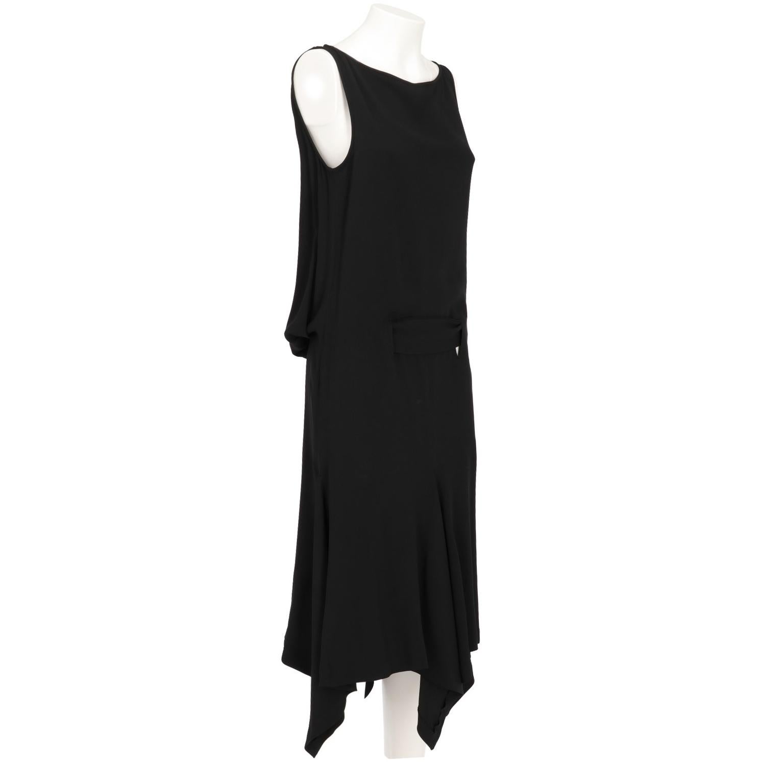 Black sleeveless dress by Alexander Mcqueen, with round collar with hook back fastening, deep neckline on the back, wide pointed skirt and decorative waist belt with hidden press studs.

Years: 90s

Made in Italy

Size: 44 IT

Linear