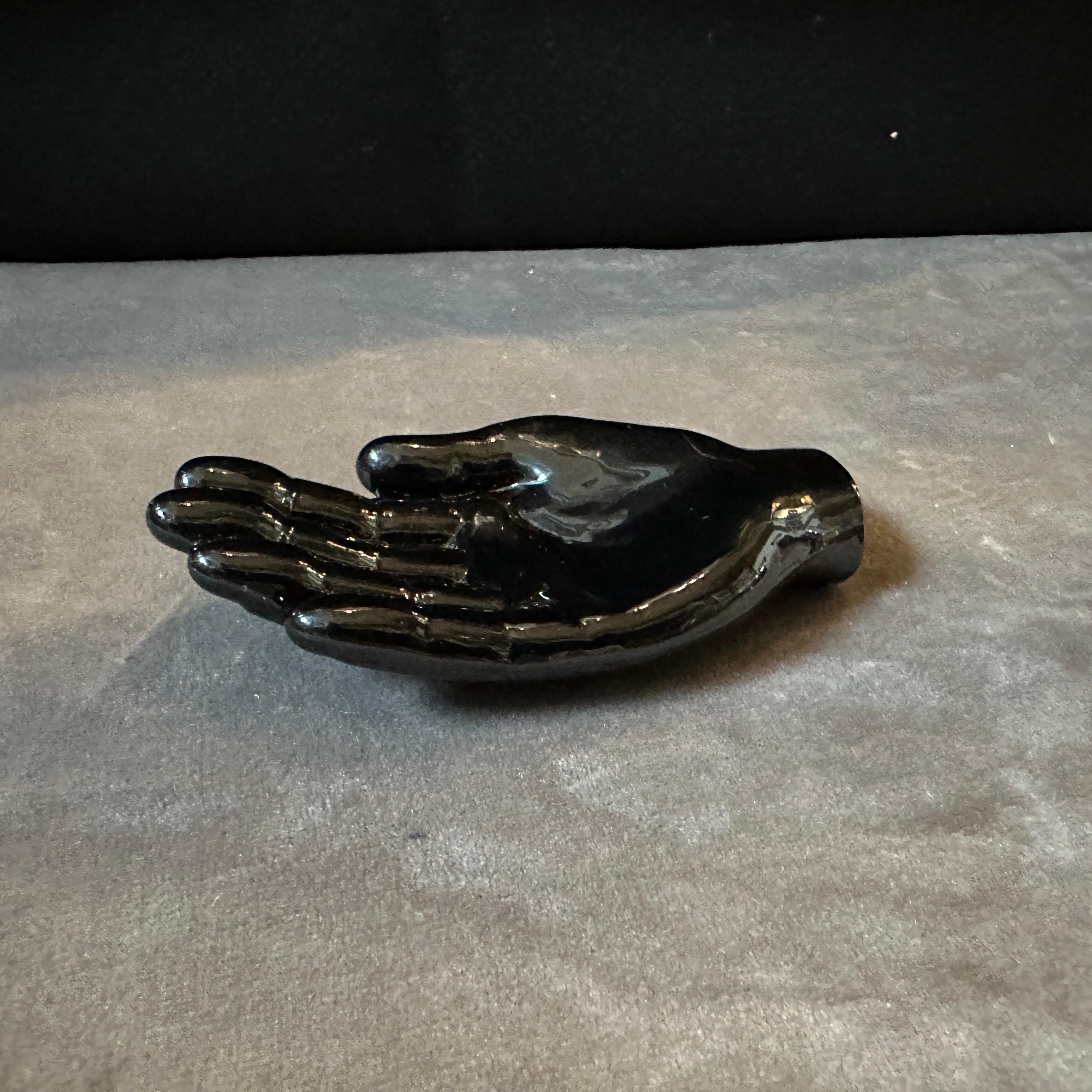 Italian 1990s Alfredo Barbini Modern Black Murano Glass Paperweight depicting an Hand For Sale