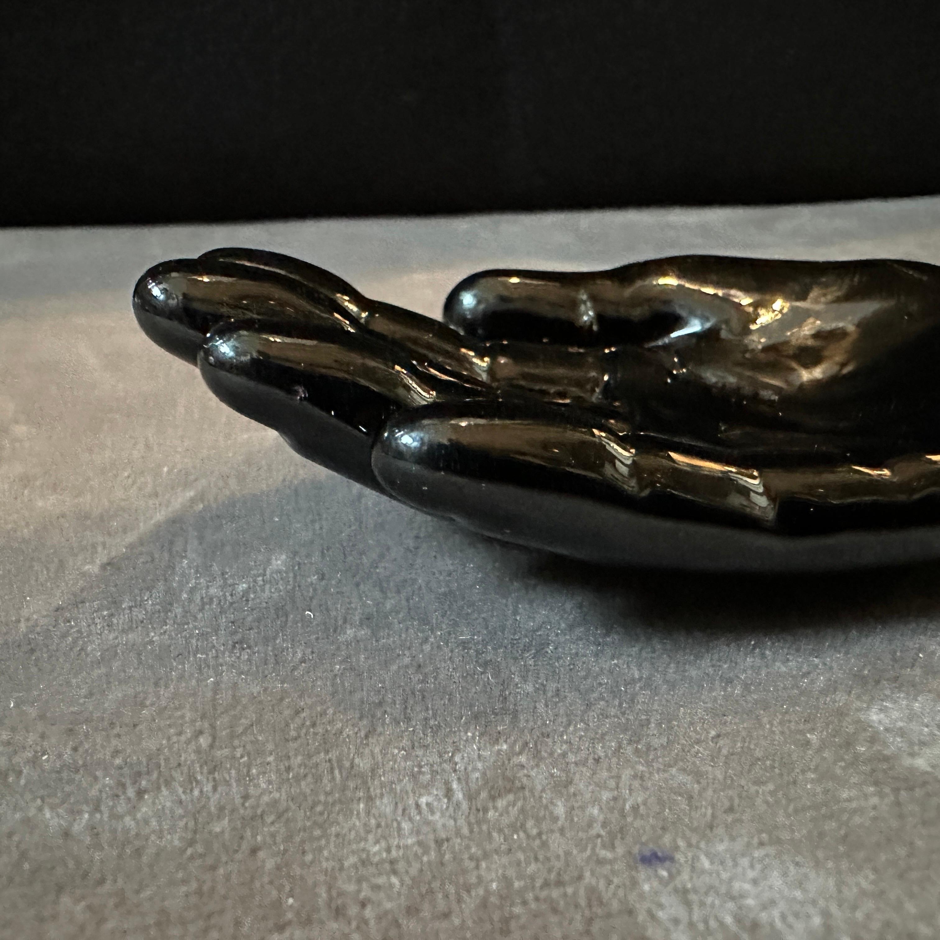 20th Century 1990s Alfredo Barbini Modern Black Murano Glass Paperweight depicting an Hand For Sale