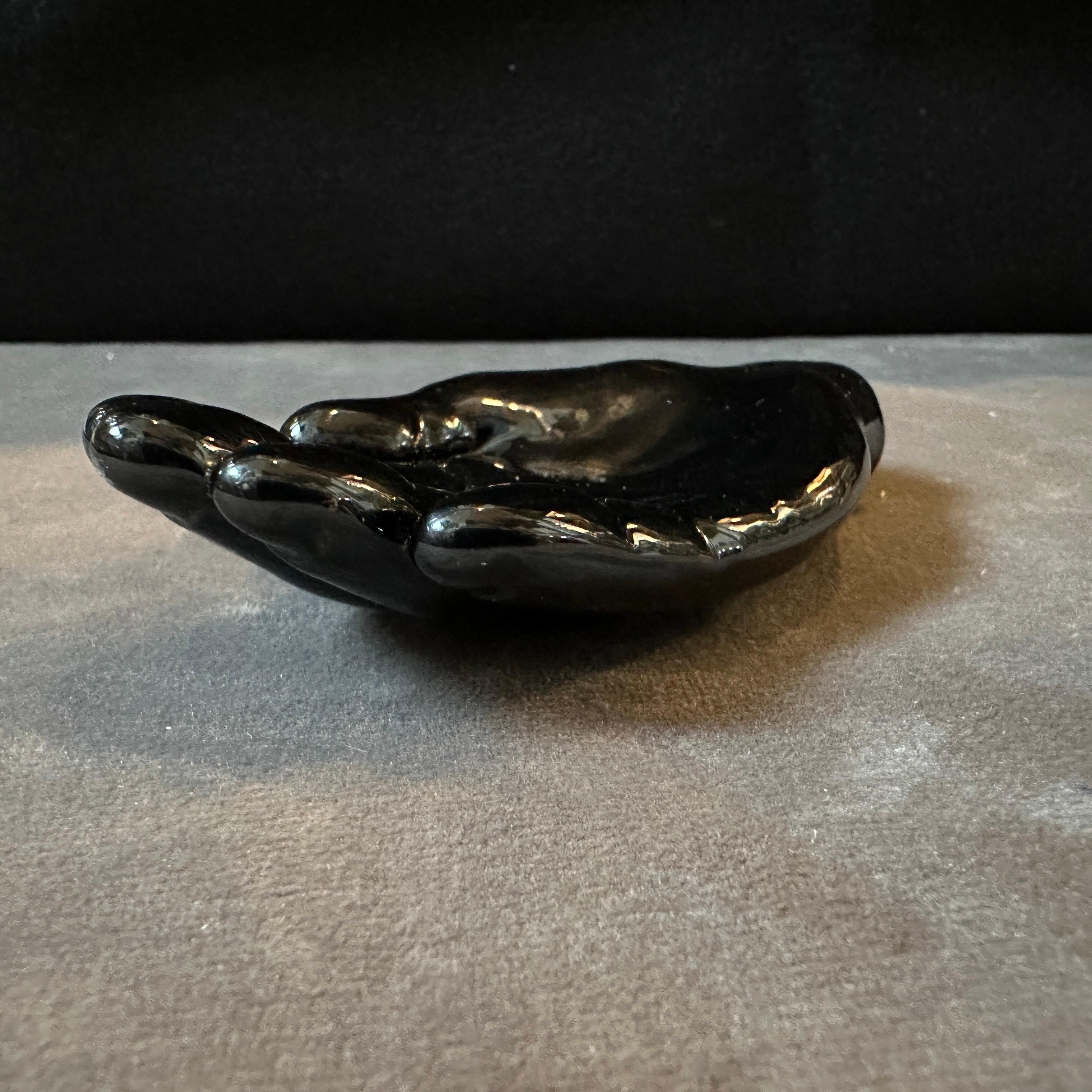 1990s Alfredo Barbini Modern Black Murano Glass Paperweight depicting an Hand For Sale 4