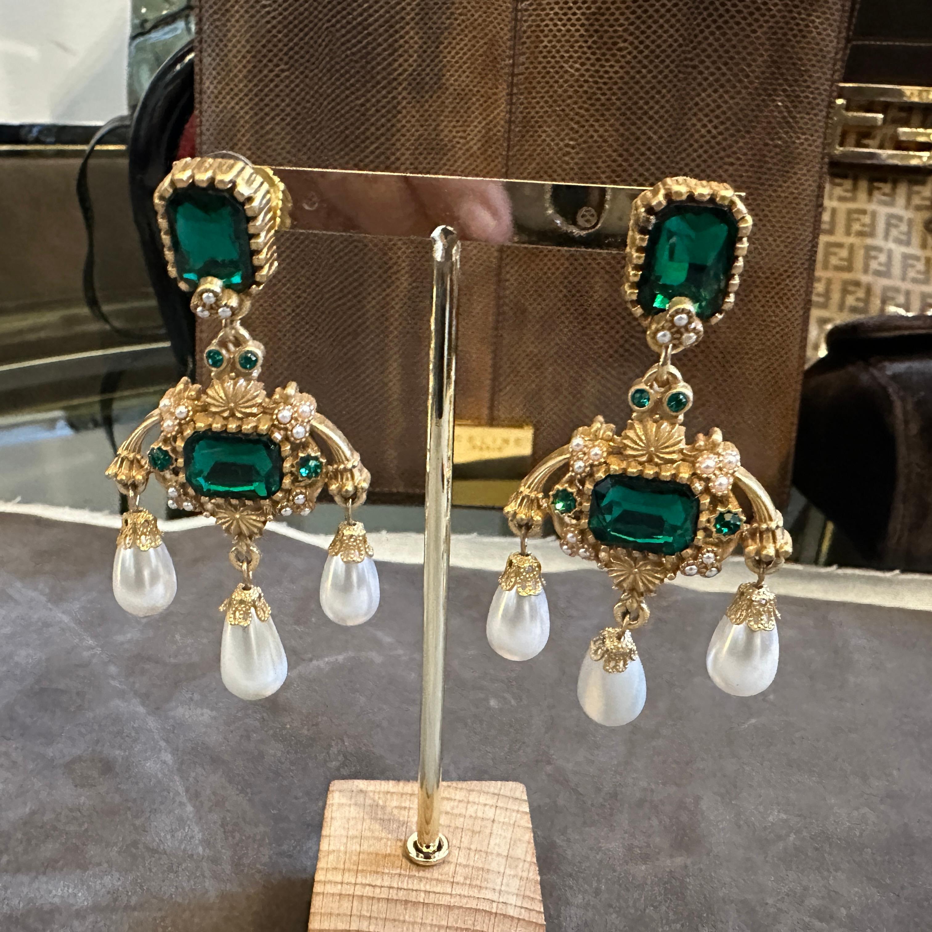 1990er Jahre Erstaunlicher Modeschmuck Kronleuchter-Ohrringe von Antigona Paris im Angebot 7