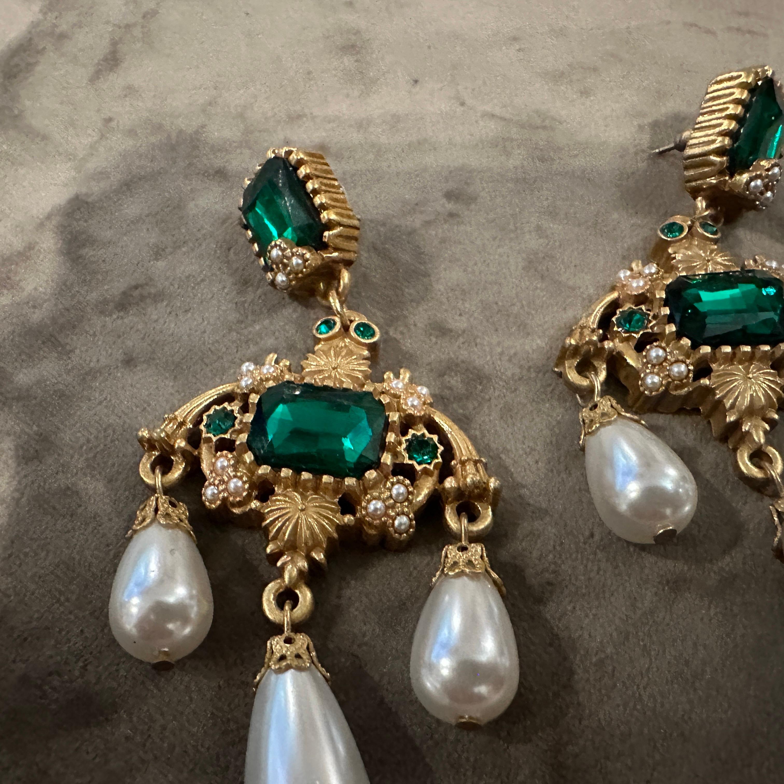 1990er Jahre Erstaunlicher Modeschmuck Kronleuchter-Ohrringe von Antigona Paris (Retro) im Angebot