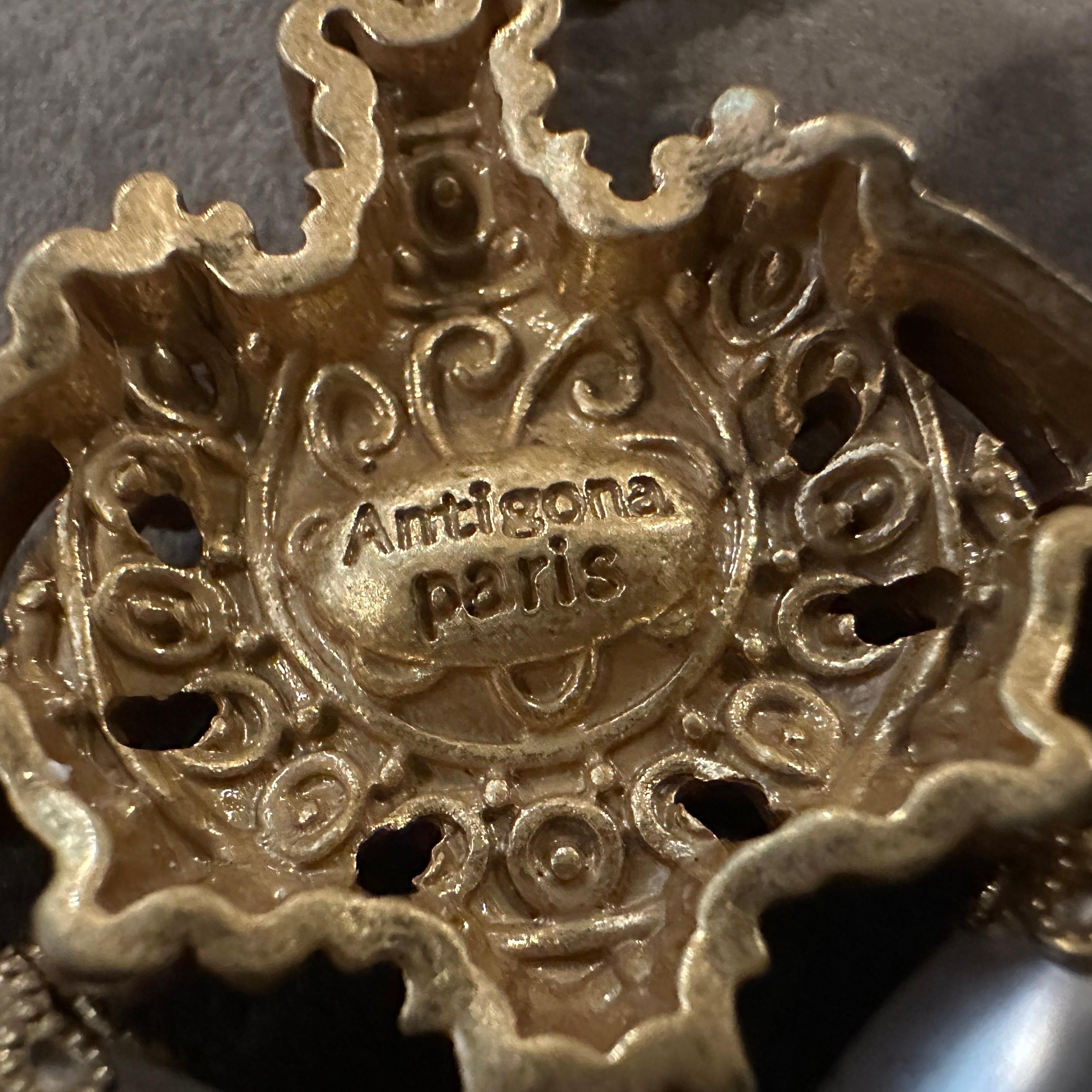 1990er Jahre Erstaunlicher Modeschmuck Kronleuchter-Ohrringe von Antigona Paris im Zustand „Hervorragend“ im Angebot in Aci Castello, IT