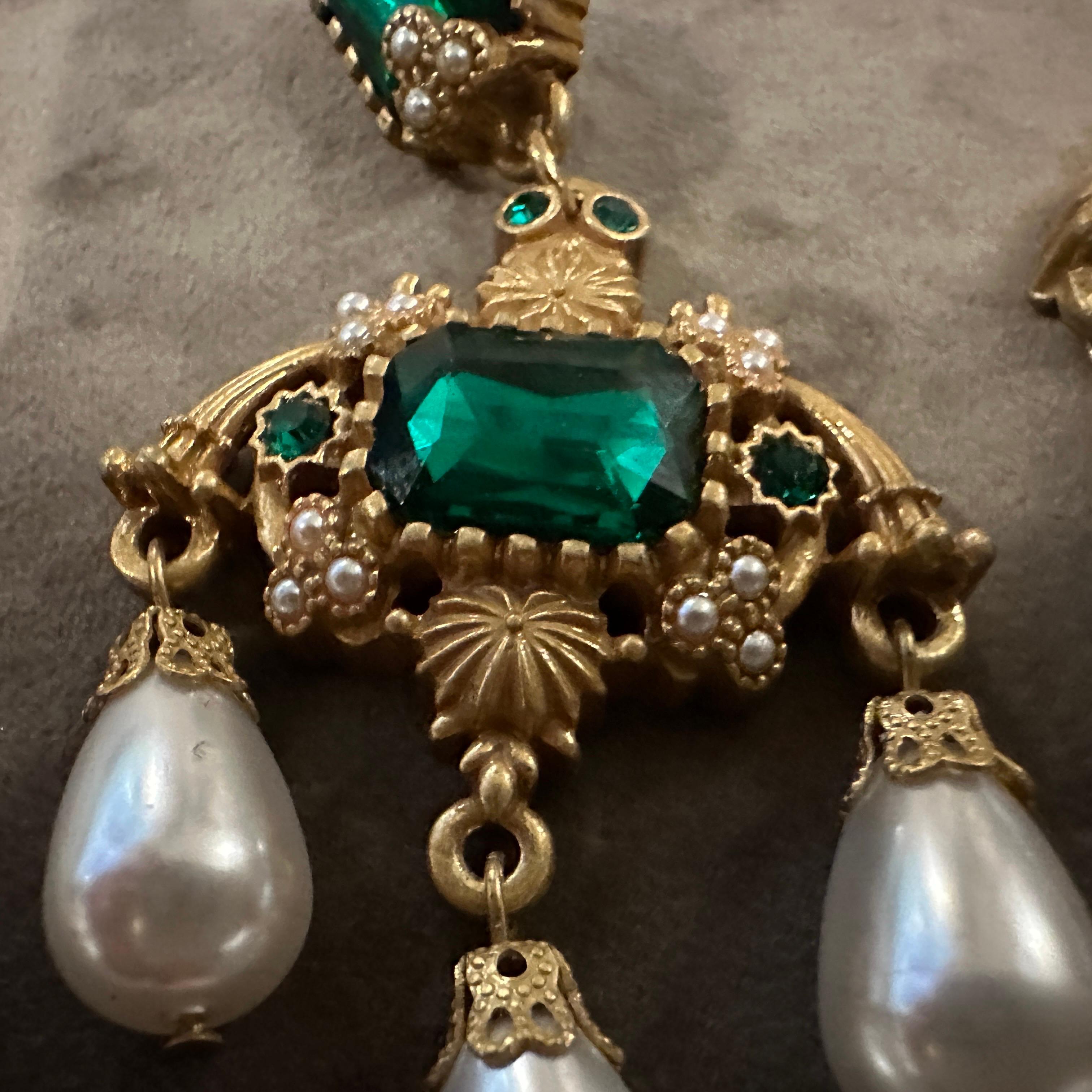 1990er Jahre Erstaunlicher Modeschmuck Kronleuchter-Ohrringe von Antigona Paris im Angebot 1