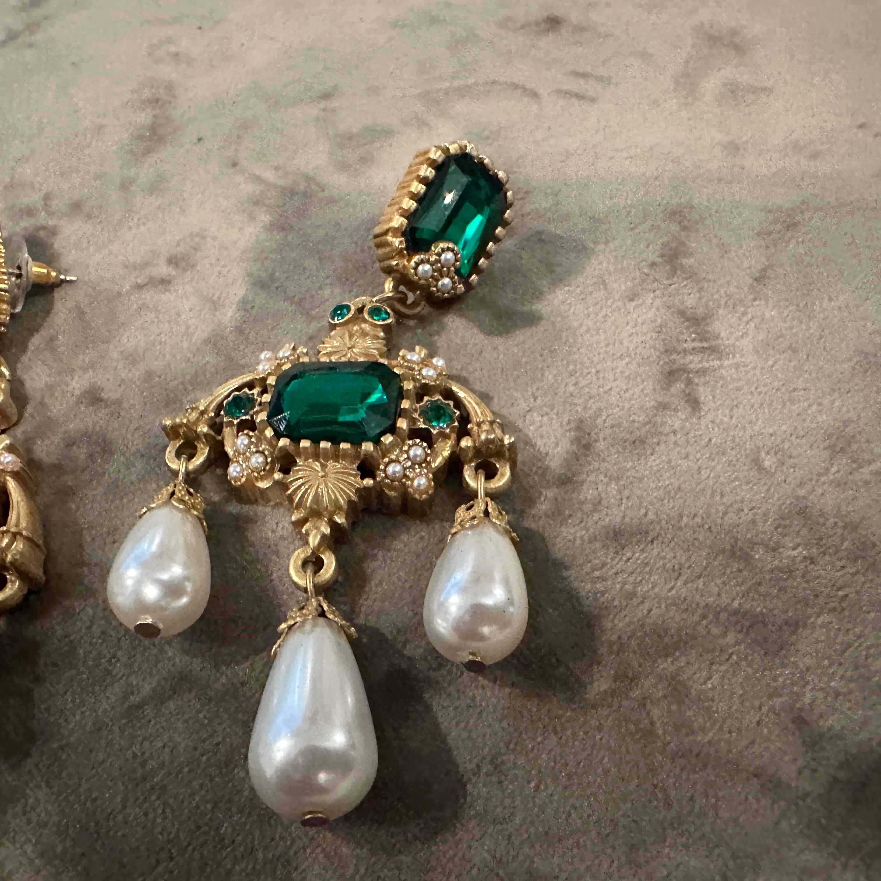 1990er Jahre Erstaunlicher Modeschmuck Kronleuchter-Ohrringe von Antigona Paris im Angebot 3