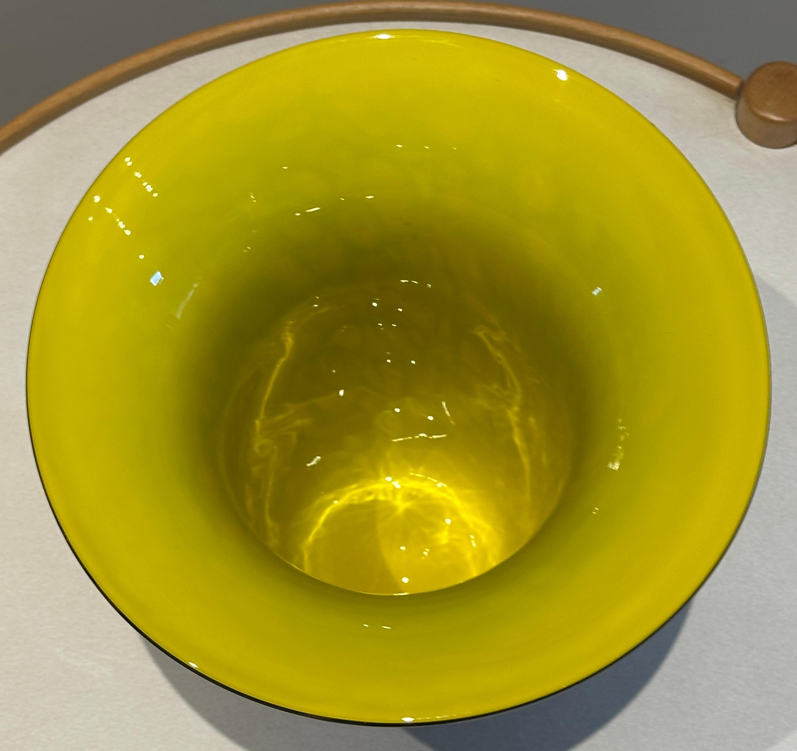 Vaso americano contemporaneo del 1990 soffiato a mano in avventurina e vetro giallo brillante in vendita 4