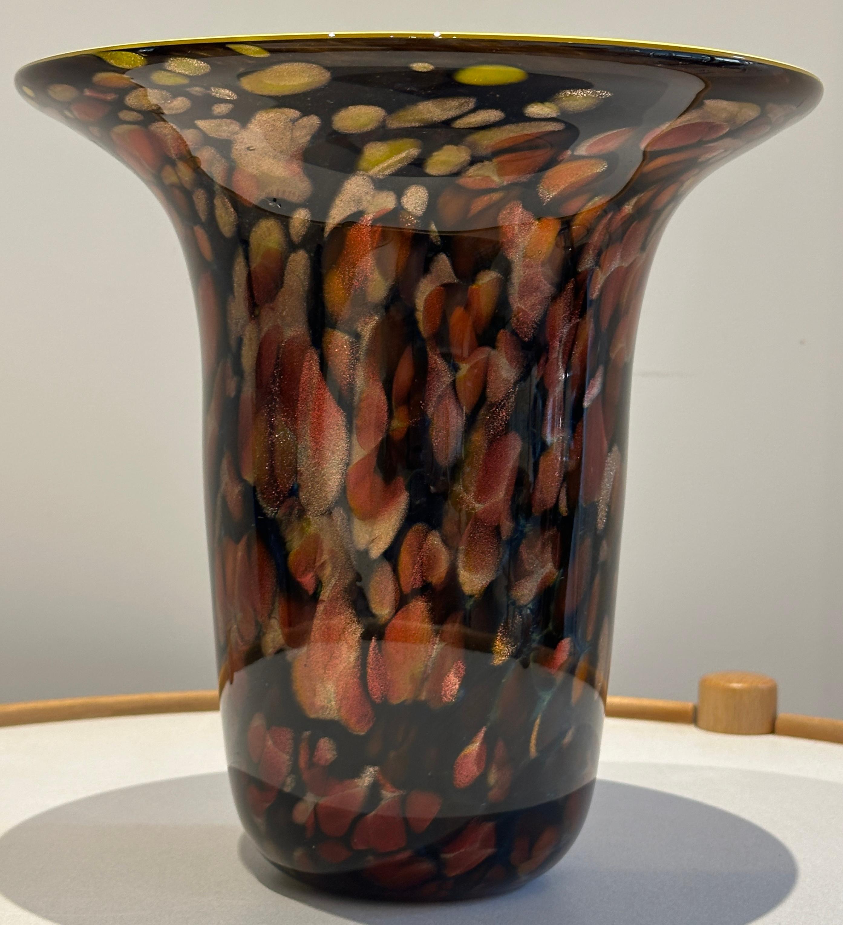 Vaso americano contemporaneo del 1990 soffiato a mano in avventurina e vetro giallo brillante in vendita 7