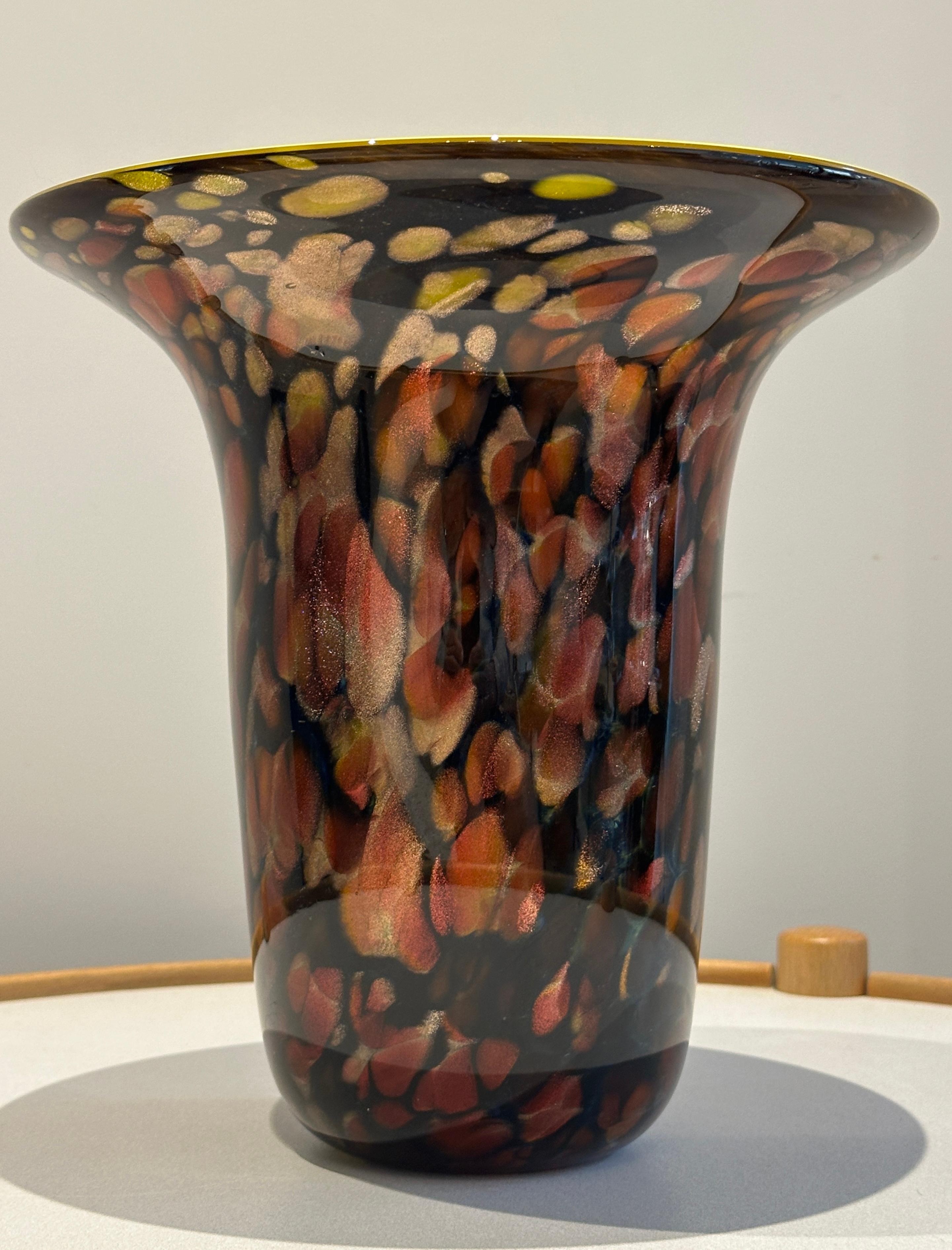 Vaso americano contemporaneo del 1990 soffiato a mano in avventurina e vetro giallo brillante in vendita 10