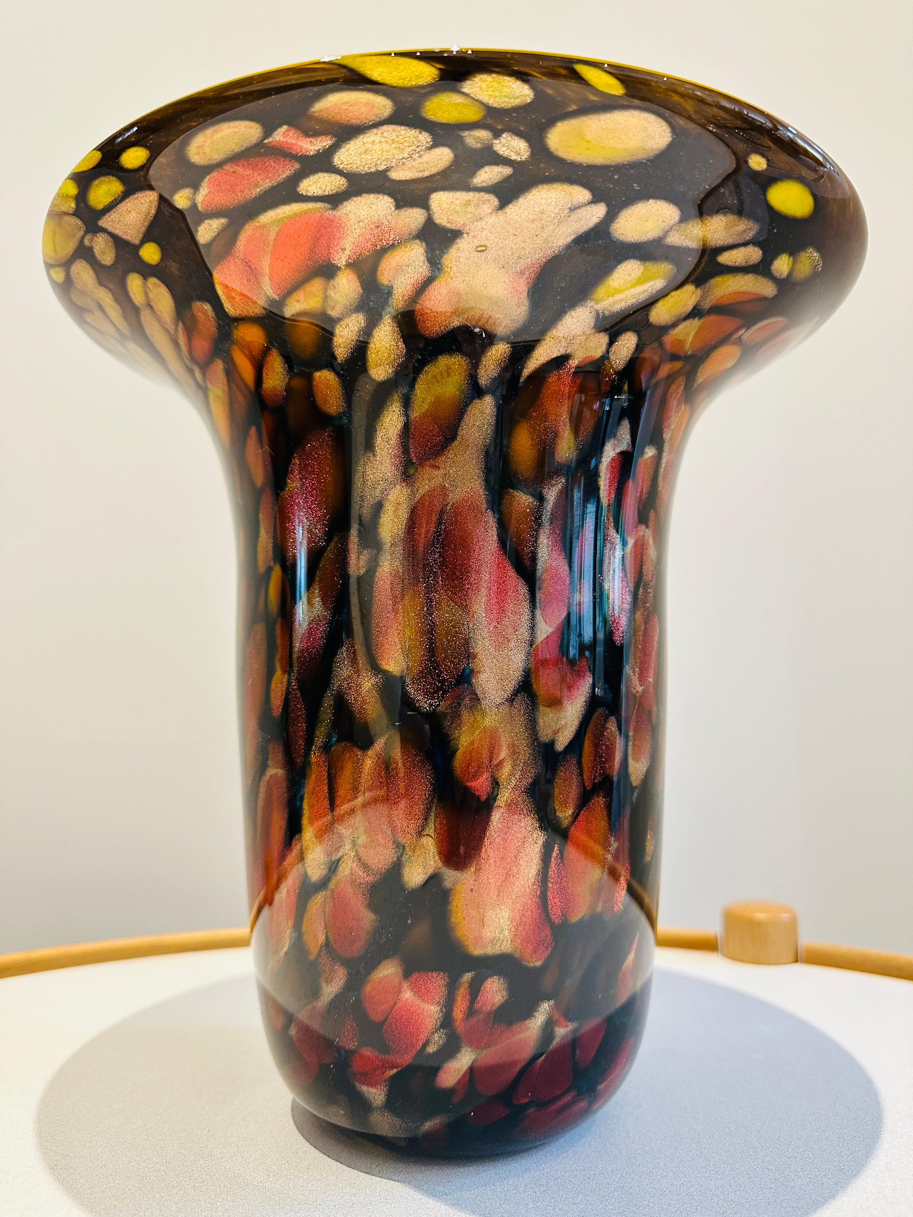 Fine XX secolo Vaso americano contemporaneo del 1990 soffiato a mano in avventurina e vetro giallo brillante in vendita