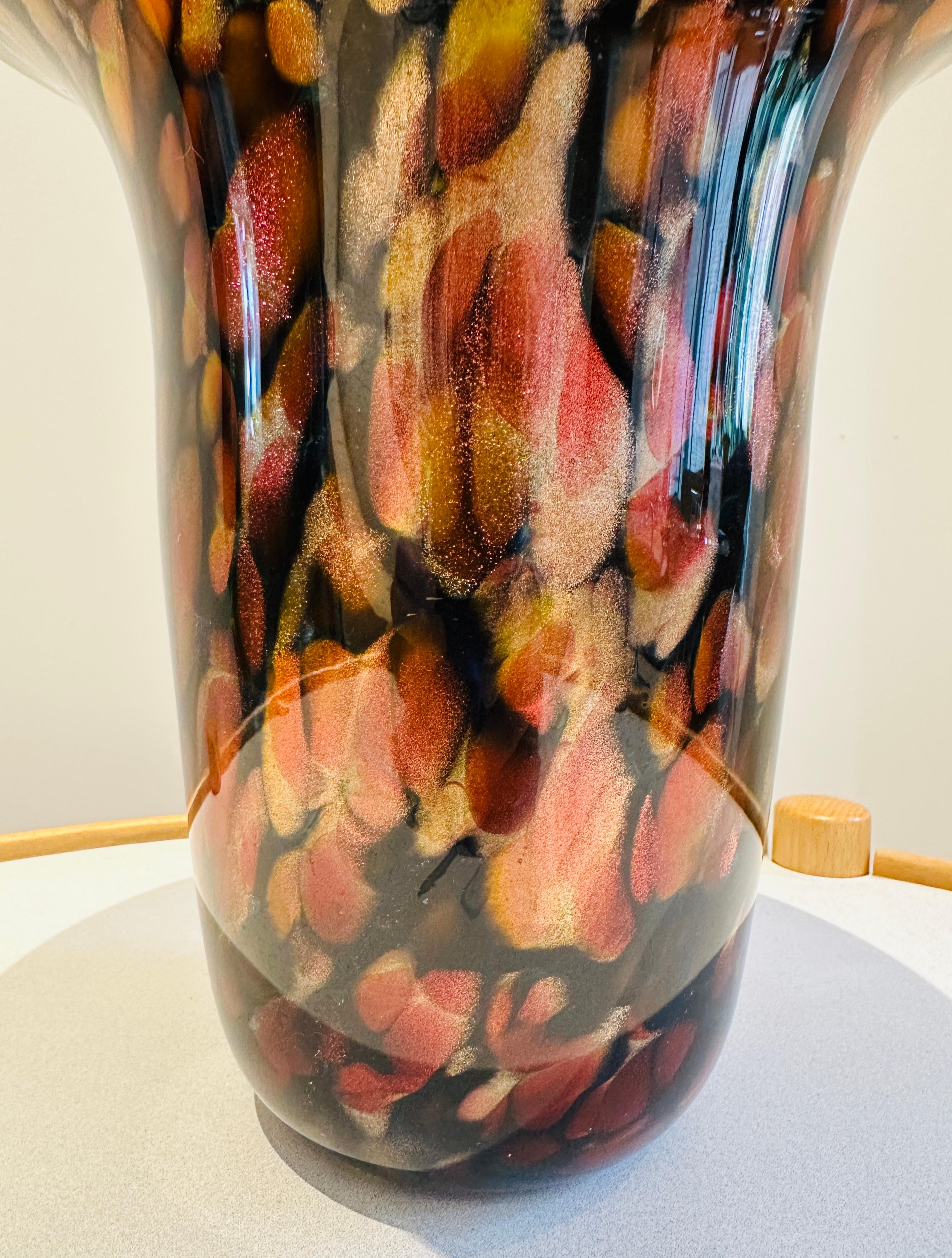 Vetro soffiato Vaso americano contemporaneo del 1990 soffiato a mano in avventurina e vetro giallo brillante in vendita