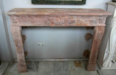 1990er Jahre Antiker Kamin aus rötlich geädertem Marmor, geschnitzt mit Blumendekoration