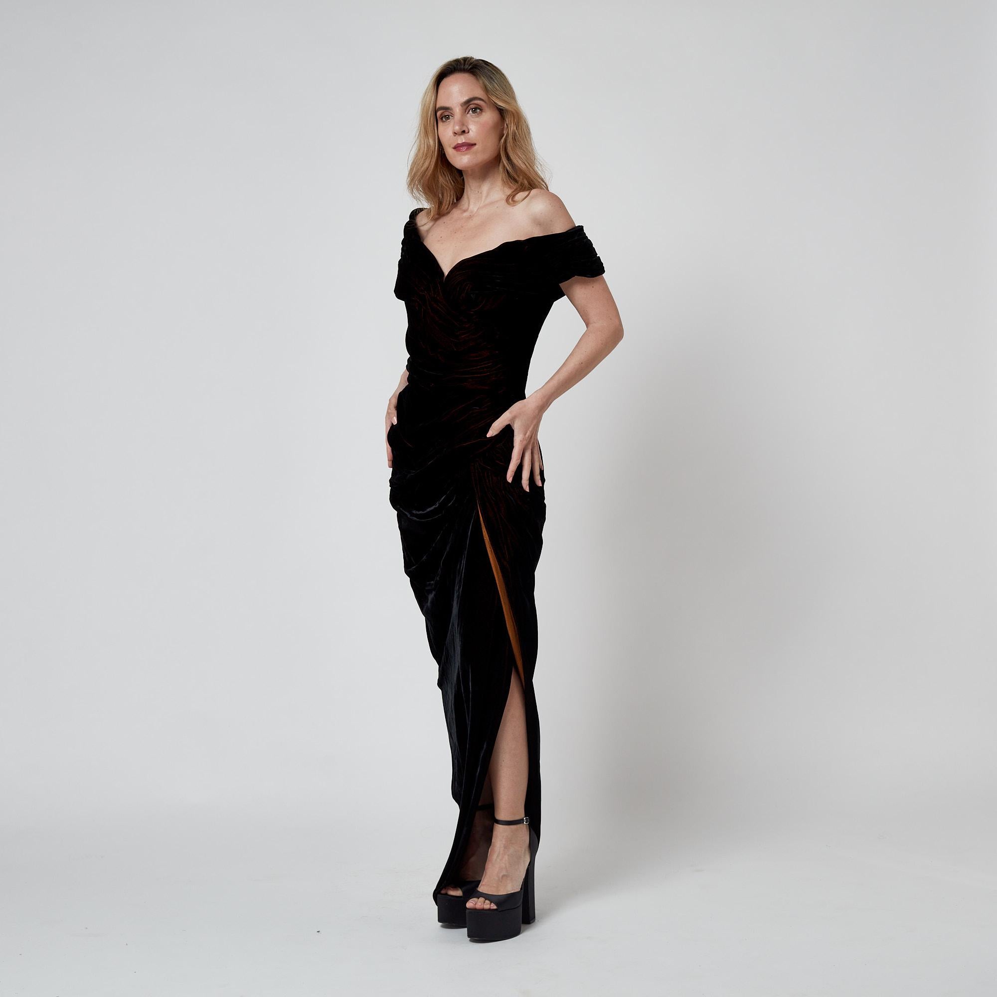 Años 90 Antony Price Couture Vestido de terciopelo acanalado bronce ennegrecido en venta 2
