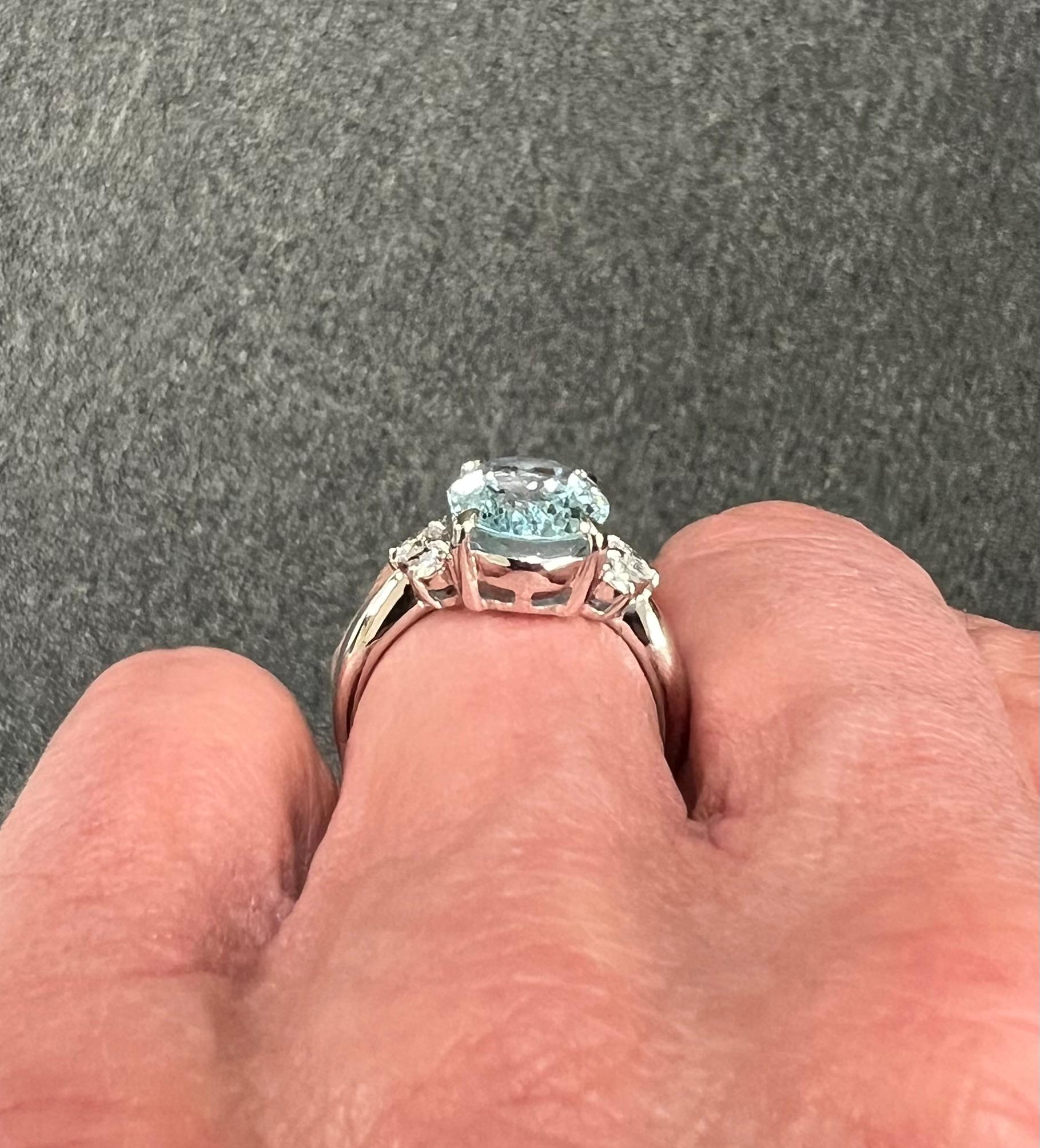 Contemporary 1990s Aquamarine Diamond Platinum Ring Size 8.75 For Sale