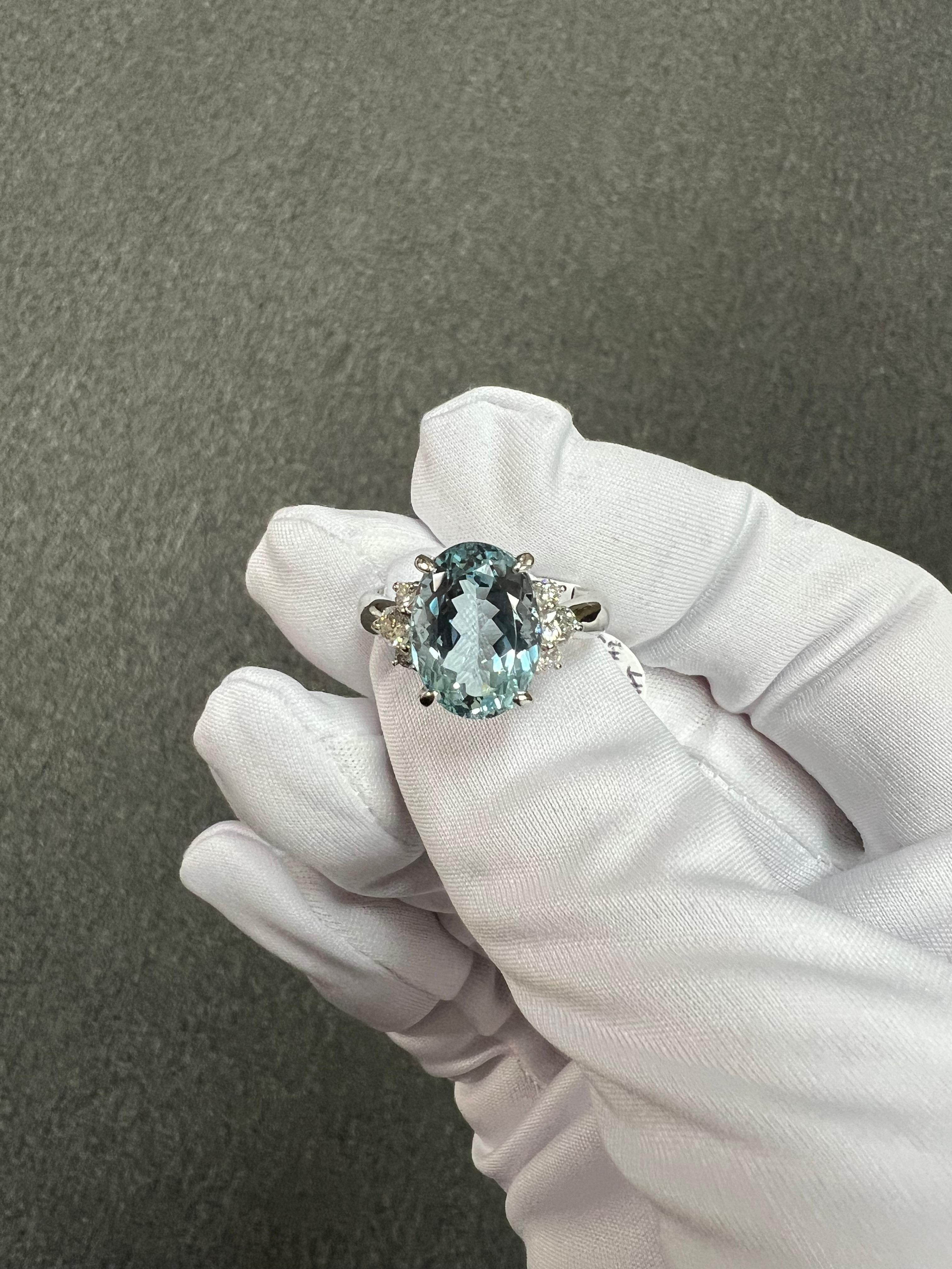 1990s Aquamarine Diamond Platinum Ring Size 8.75 For Sale 3
