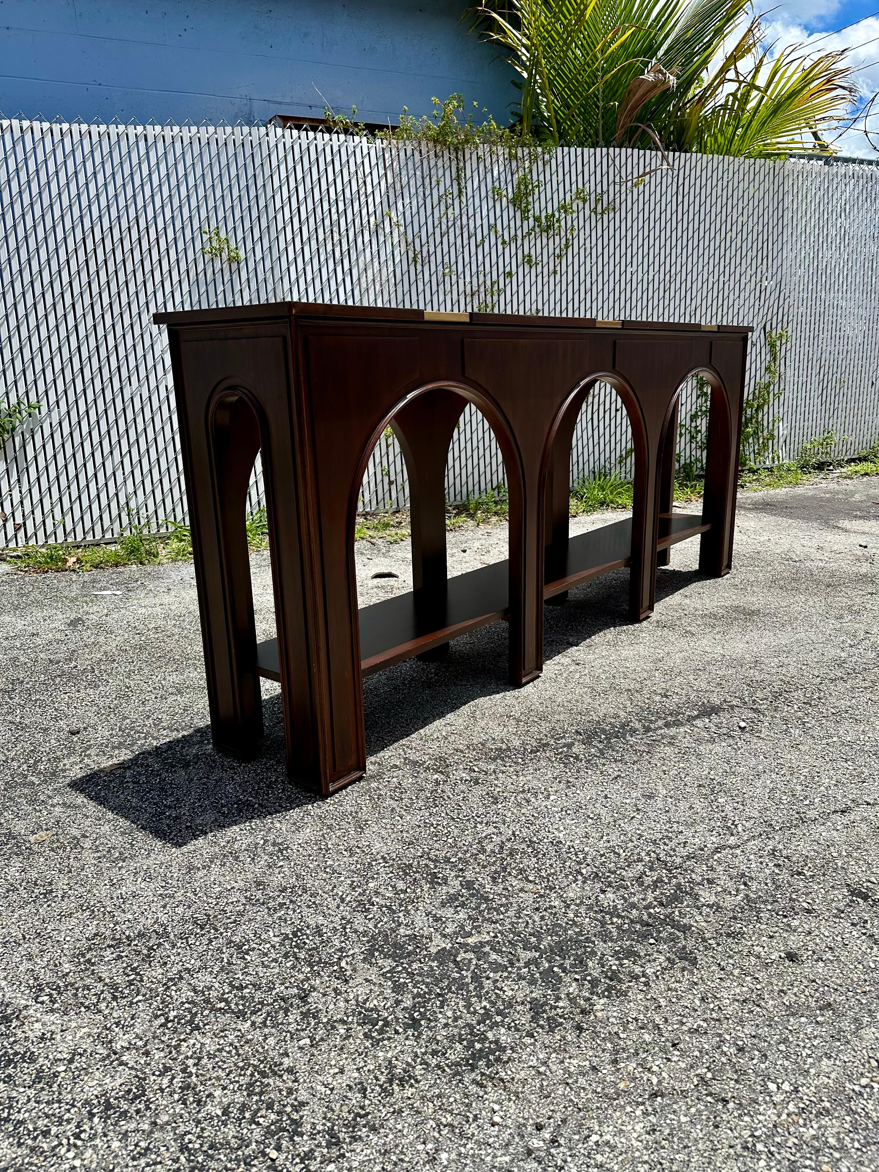 1990s Arch Wood Copper Colosseum Konsole Doppelstocktisch (20. Jahrhundert) im Angebot