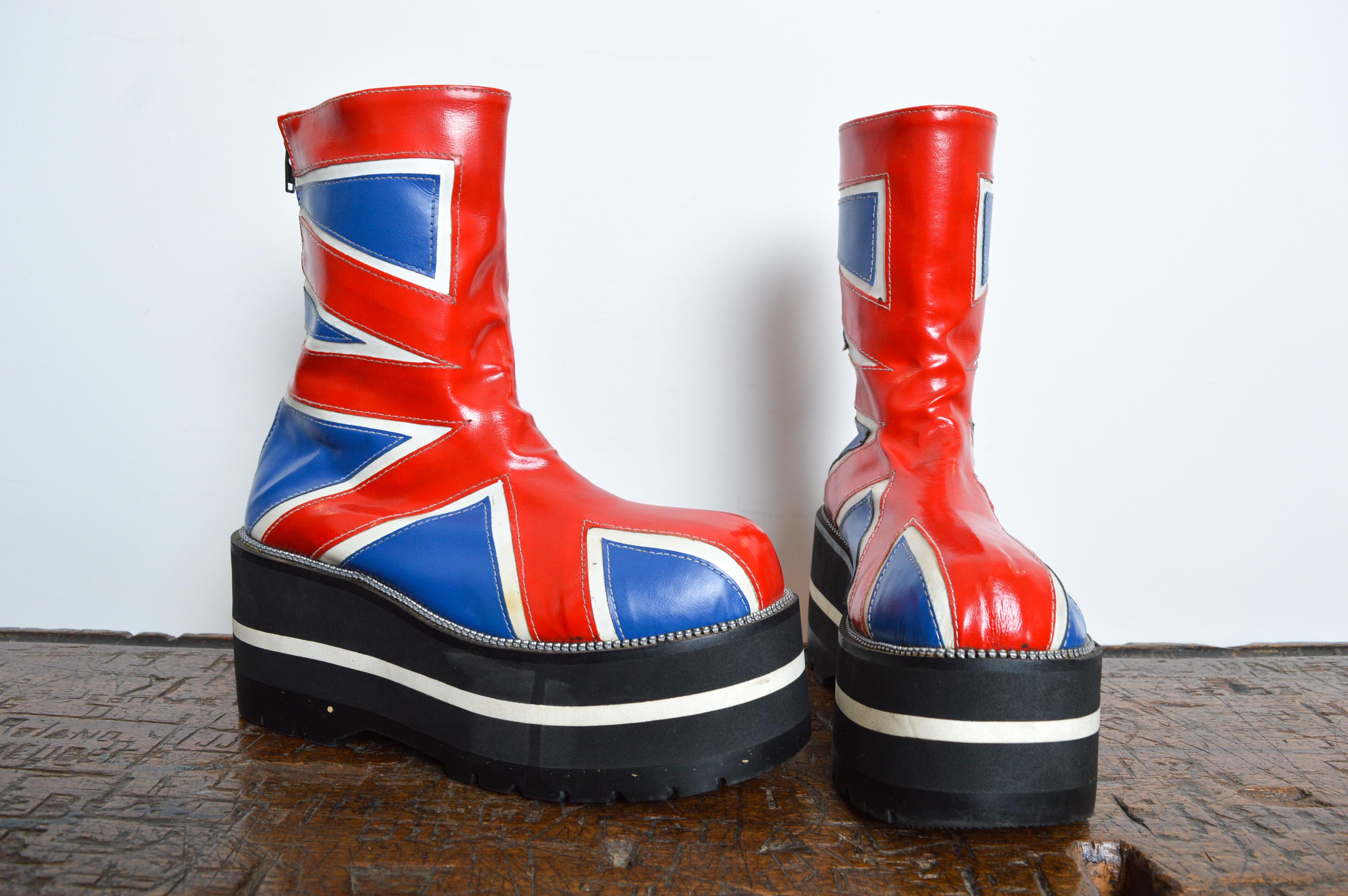 1990's Archival Union Jack England platform Boots by CAT UK 6.5 / EU 39.5 In Good Condition For Sale In Sheffield, GB