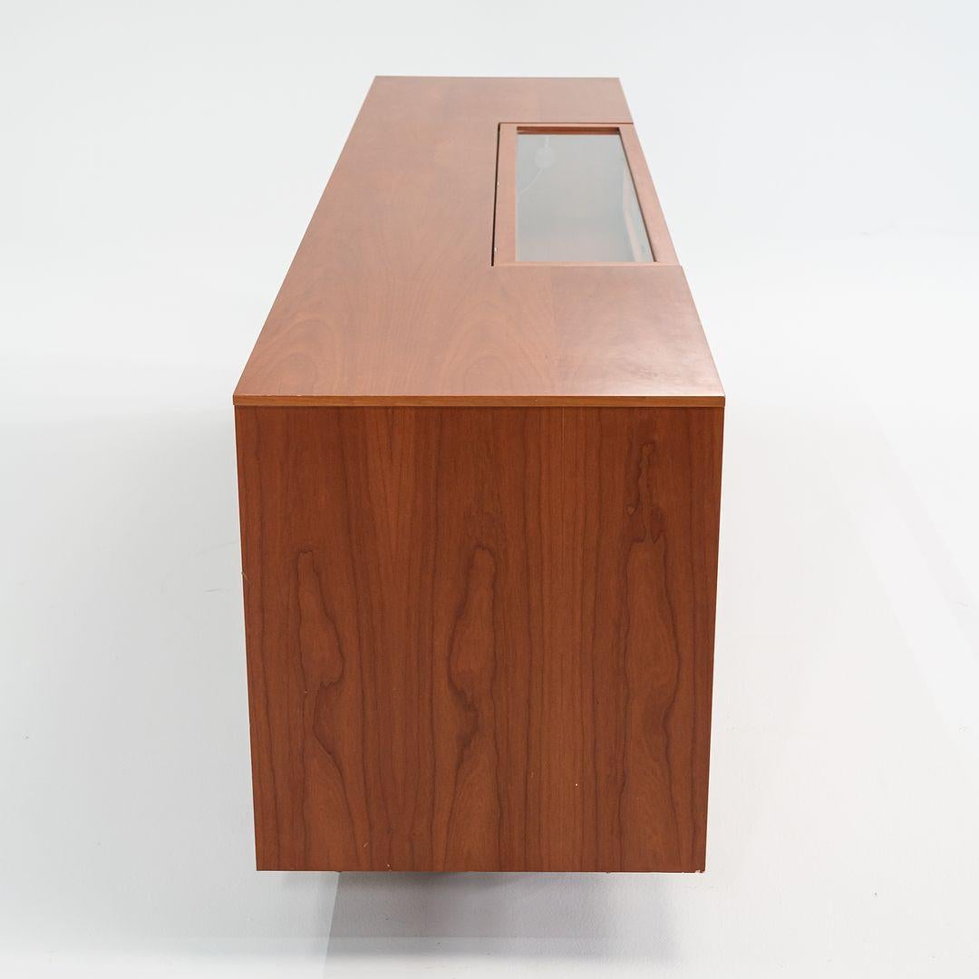 Años 90 ARCO / Armario Poliform de madera de cerezo con vitrina de cristal 96x30x22 en Bueno estado para la venta en Philadelphia, PA