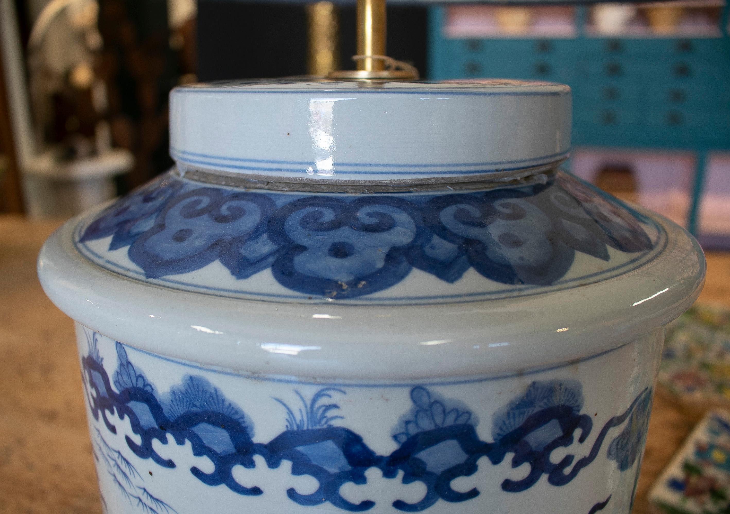 1990s Asian Chinese White & Cobalt Blue Porcelain Table Lamp For Sale 5