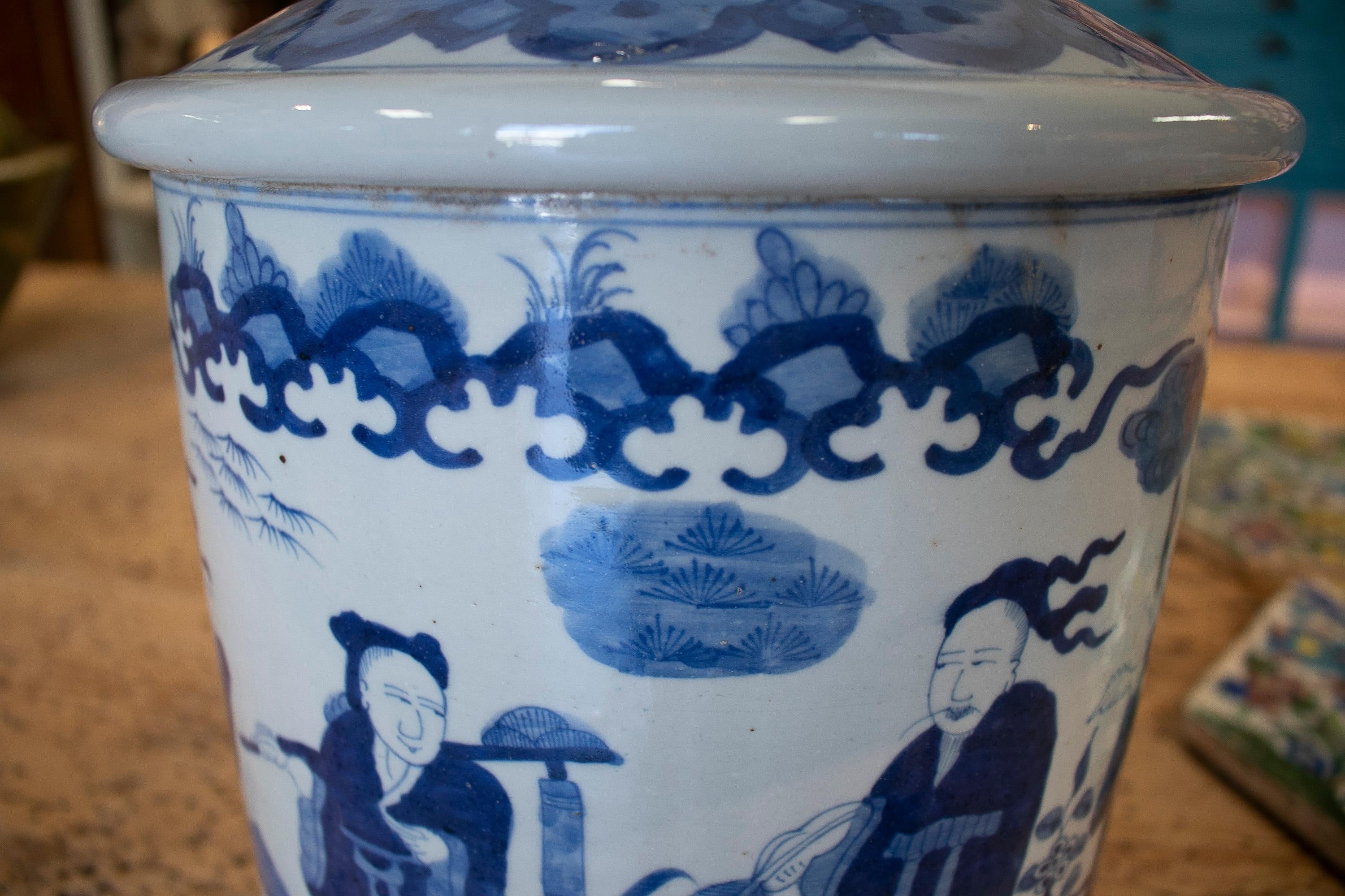 1990s Asian Chinese White & Cobalt Blue Porcelain Table Lamp For Sale 6