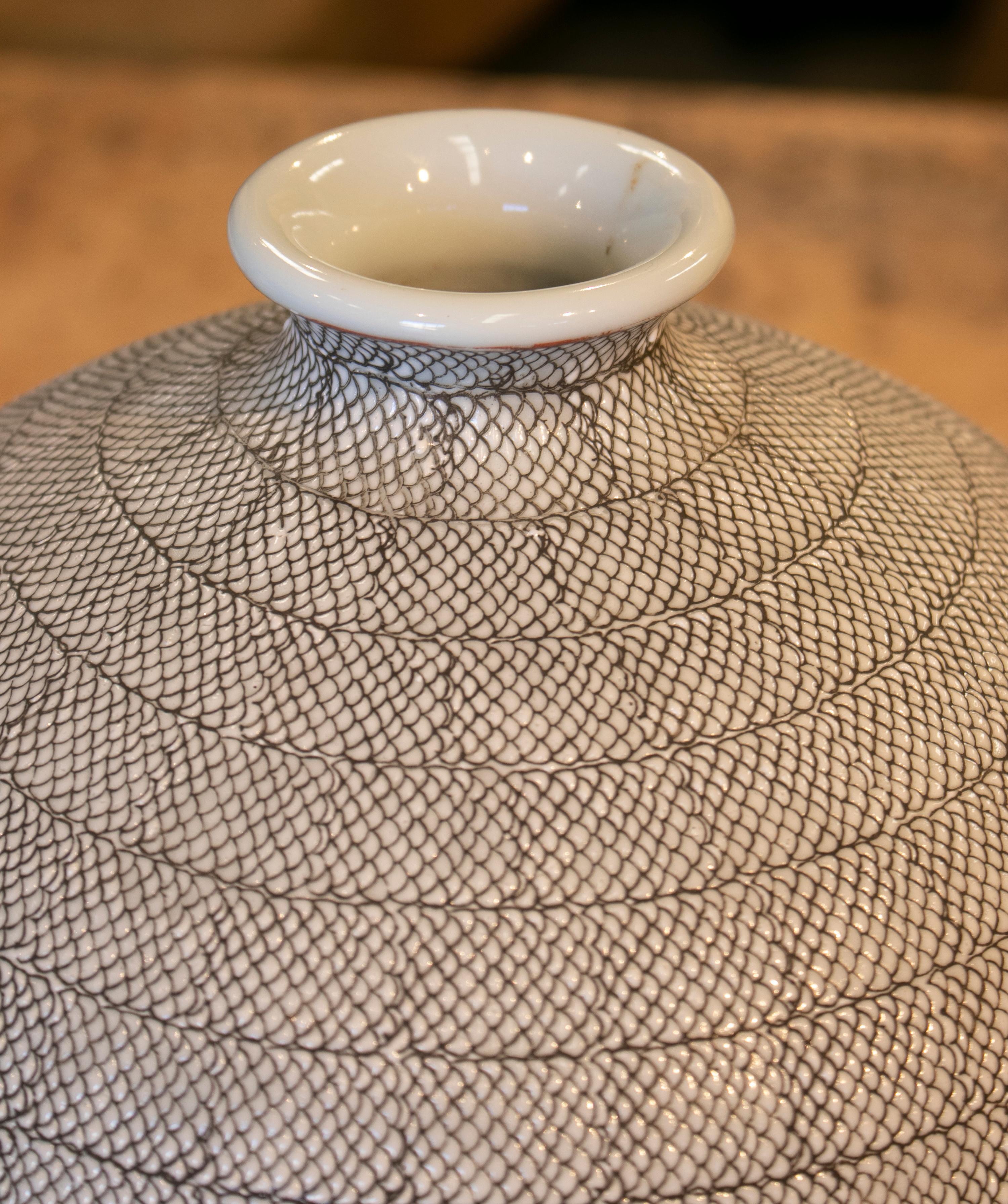 1990s Asiatic White Ceramic Vase with Fish Scales Design 1