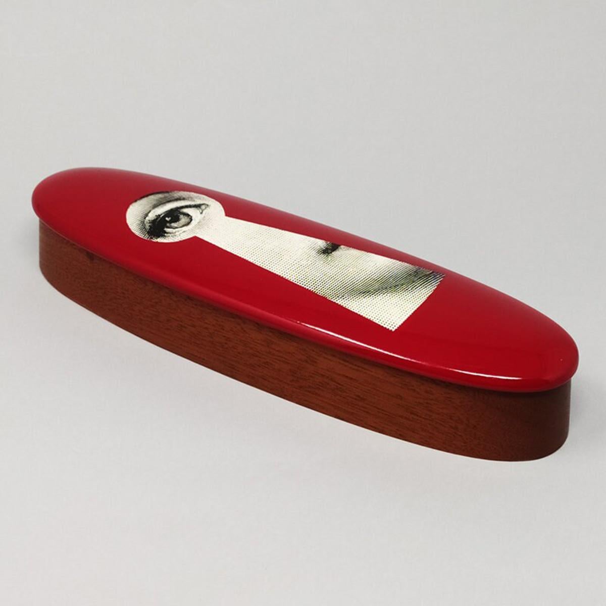 1990s Astonishing rare wood box  by Piero Fornasetti, in excellent condition
Made in Italy.
Dimension:
10.23W × 3.14D × 1.57 H
25 cm x 8 cm x 4 cm