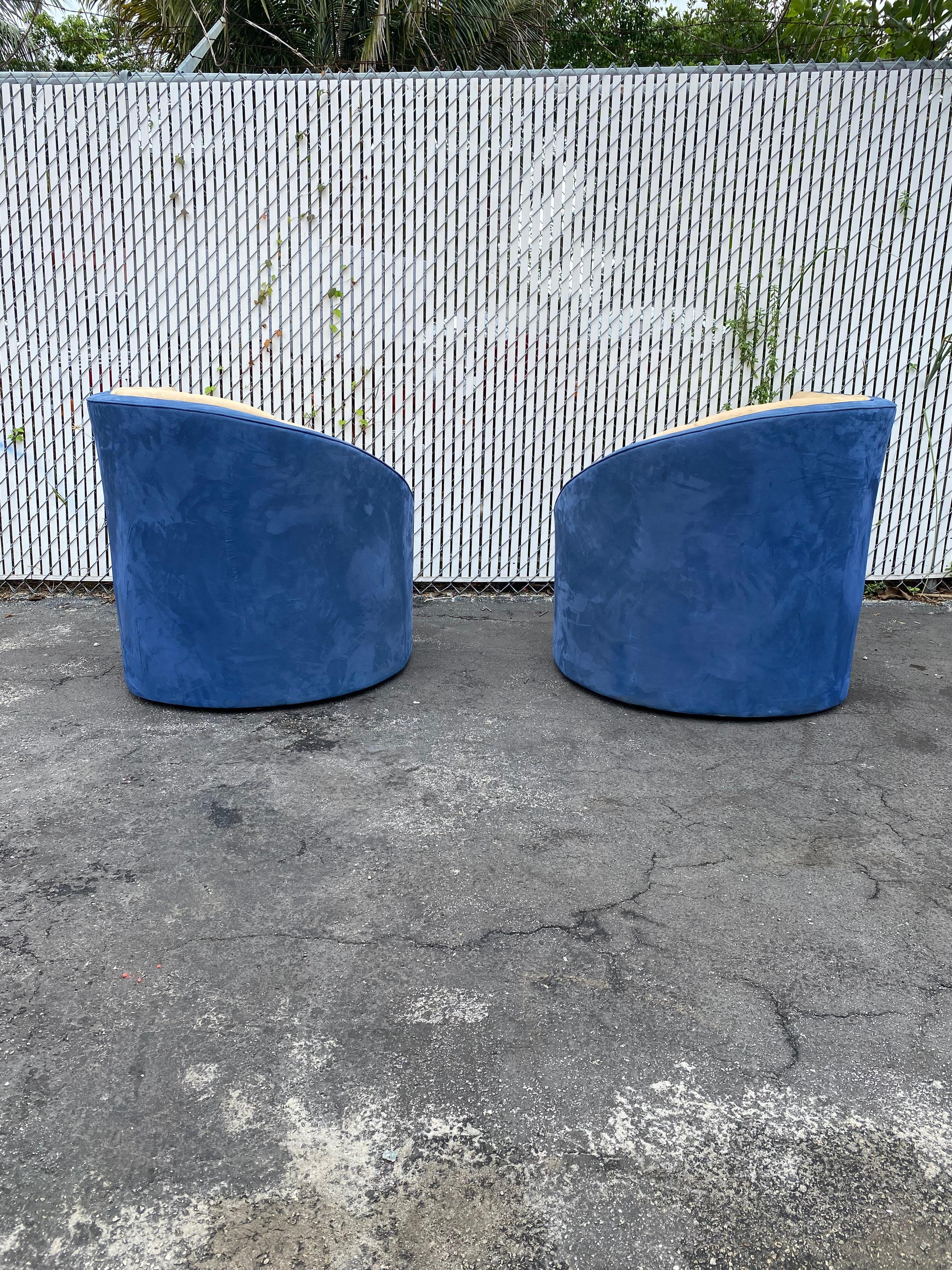 Tissu d'ameublement Chaises de baril asymétriques Weiman des années 1990, lot de 2 en vente