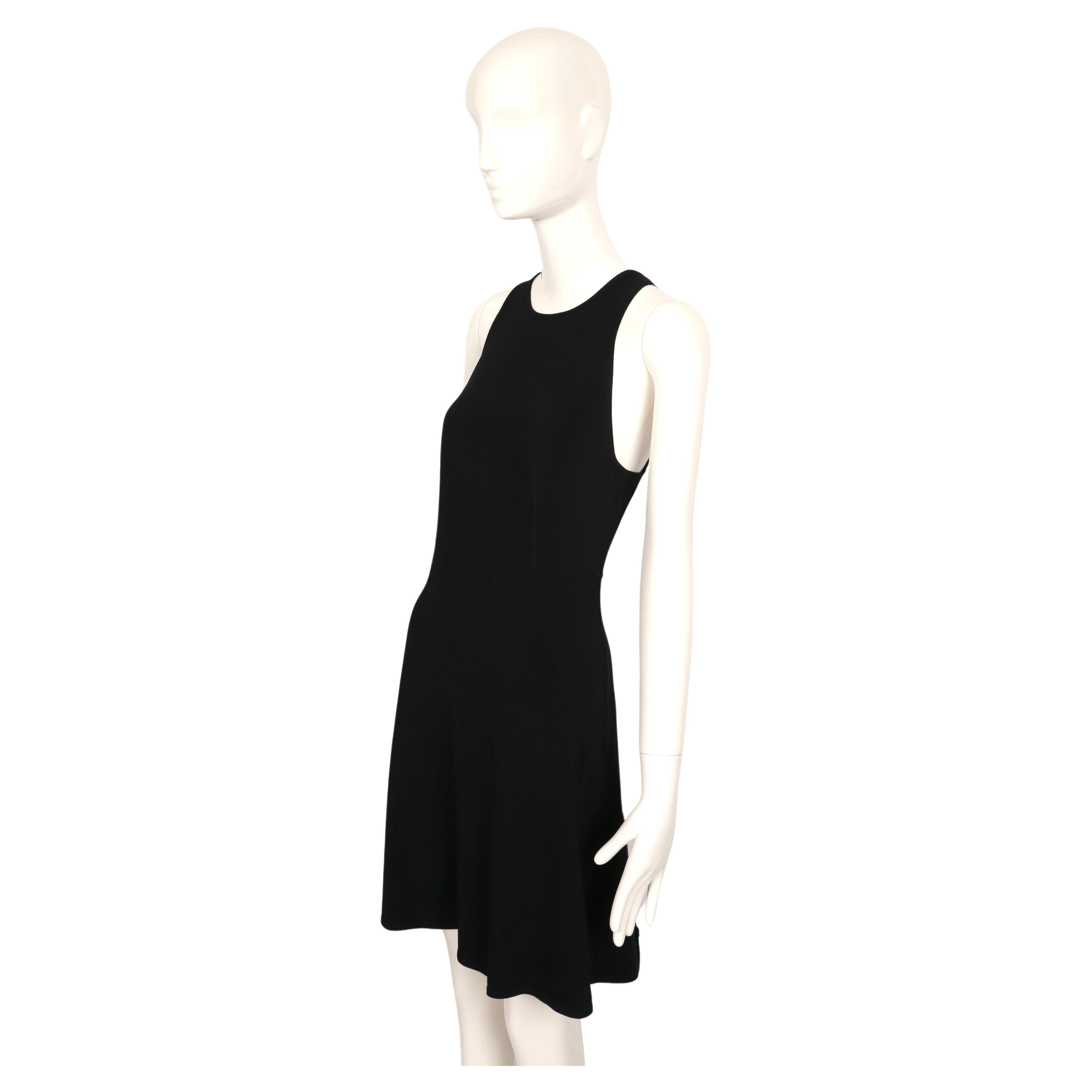 1990er Jahre AZZEDINE ALAIA Schwarzes Kleid mit Rennrücken im Angebot 1