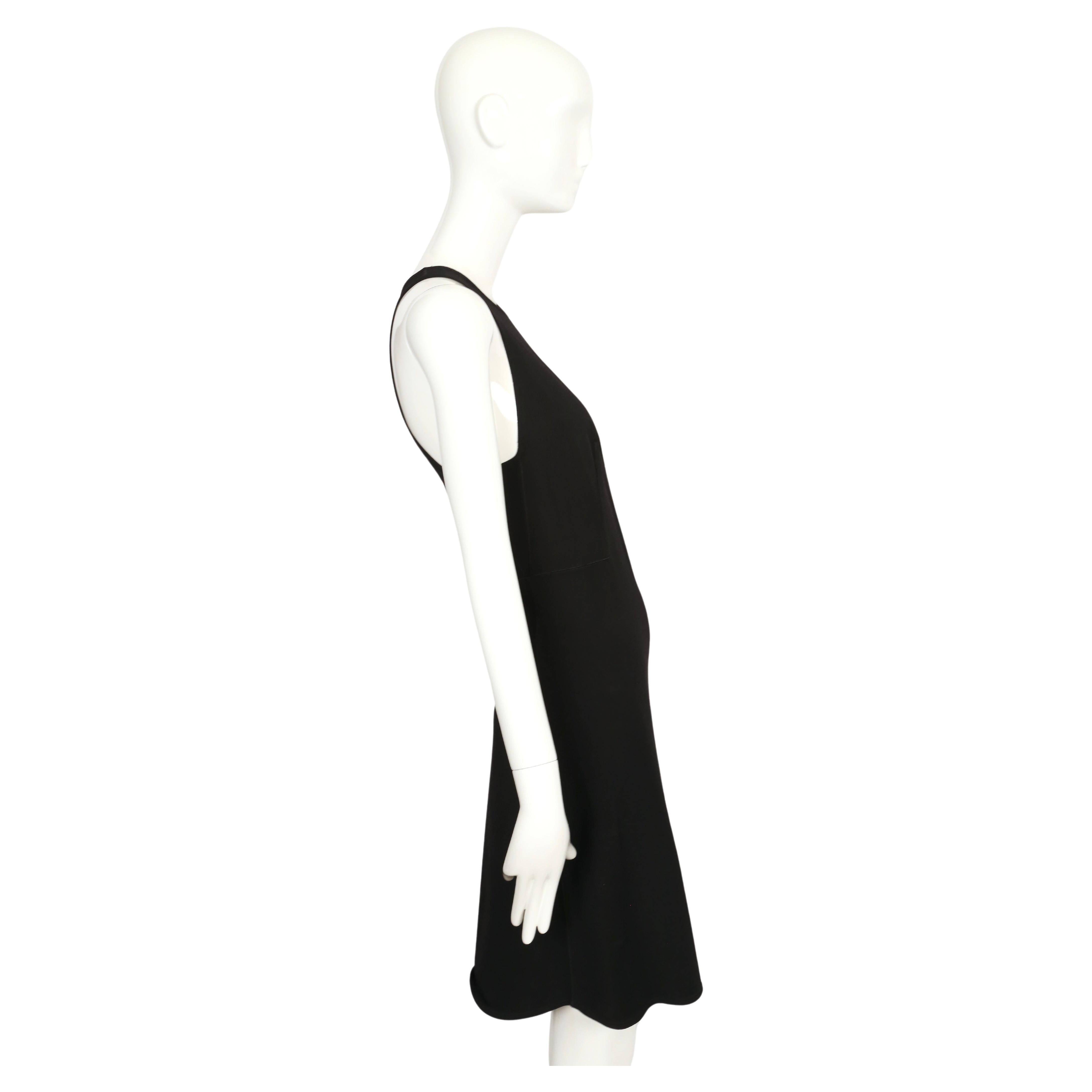 1990er Jahre AZZEDINE ALAIA Schwarzes Kleid mit Rennrücken im Angebot 3