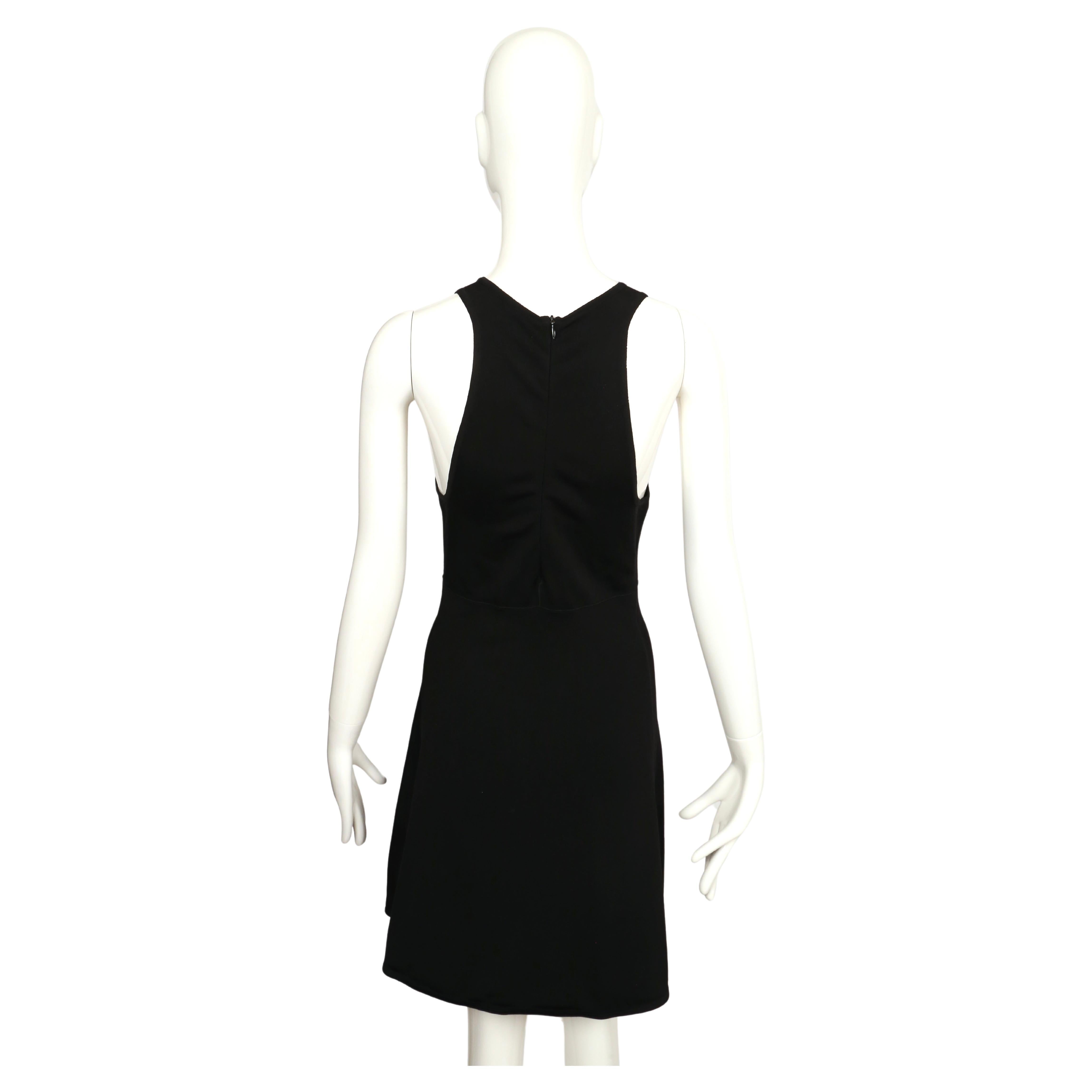 1990er Jahre AZZEDINE ALAIA Schwarzes Kleid mit Rennrücken im Angebot 5
