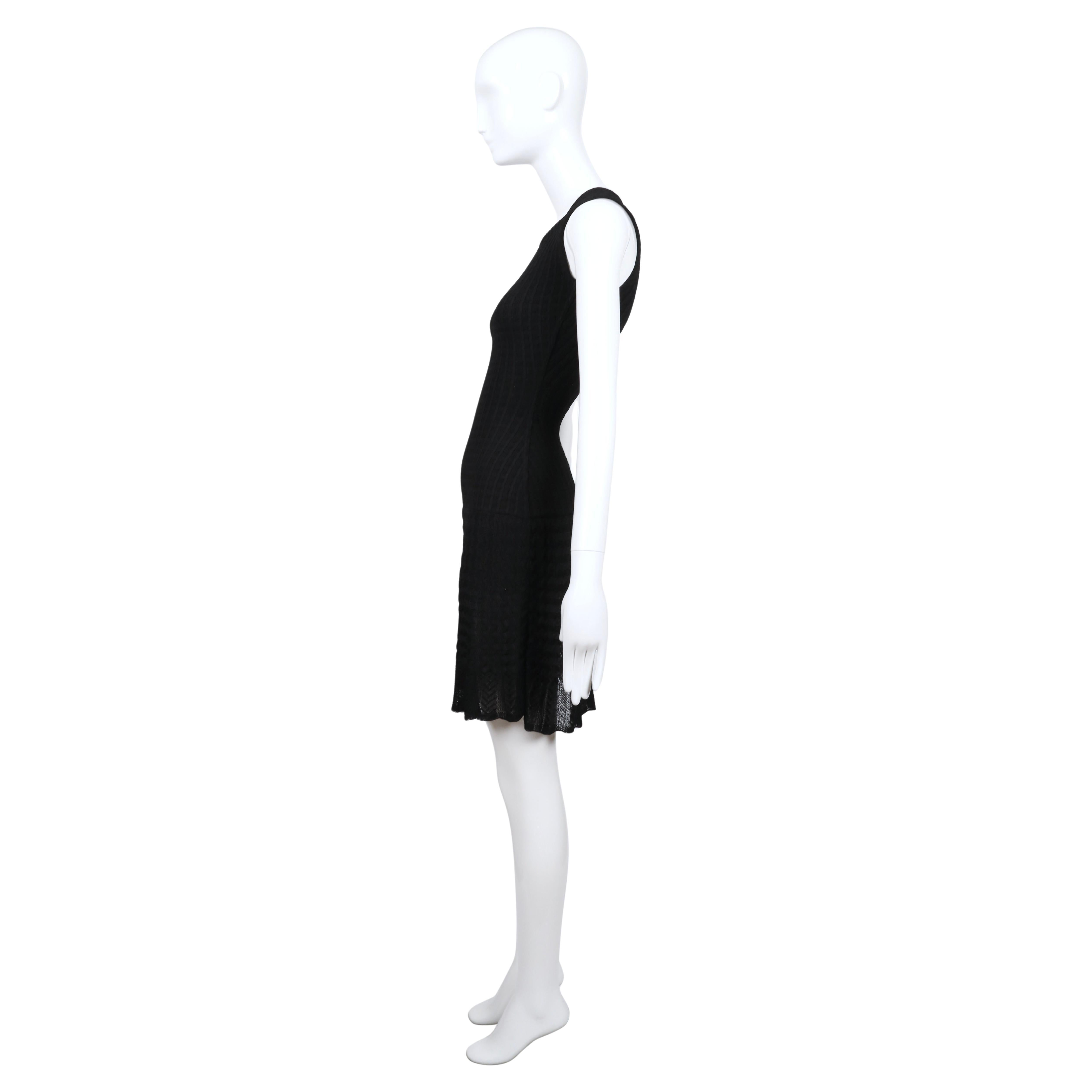 1990er Jahre AZZEDINE ALAIA schwarzes ärmelloses Strickkleid mit durchsichtigem Saum im Angebot 5