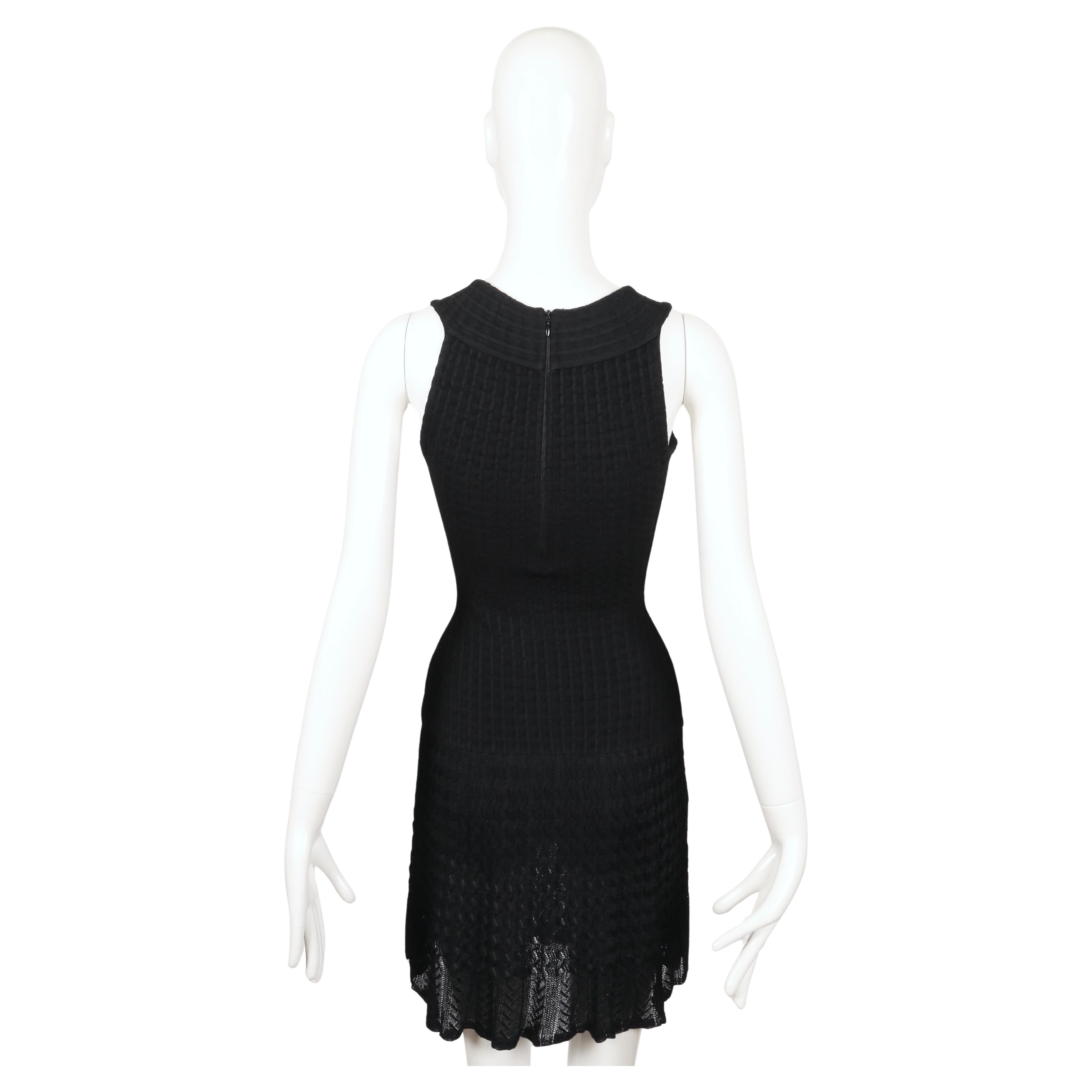 1990er Jahre AZZEDINE ALAIA schwarzes ärmelloses Strickkleid mit durchsichtigem Saum im Angebot 7