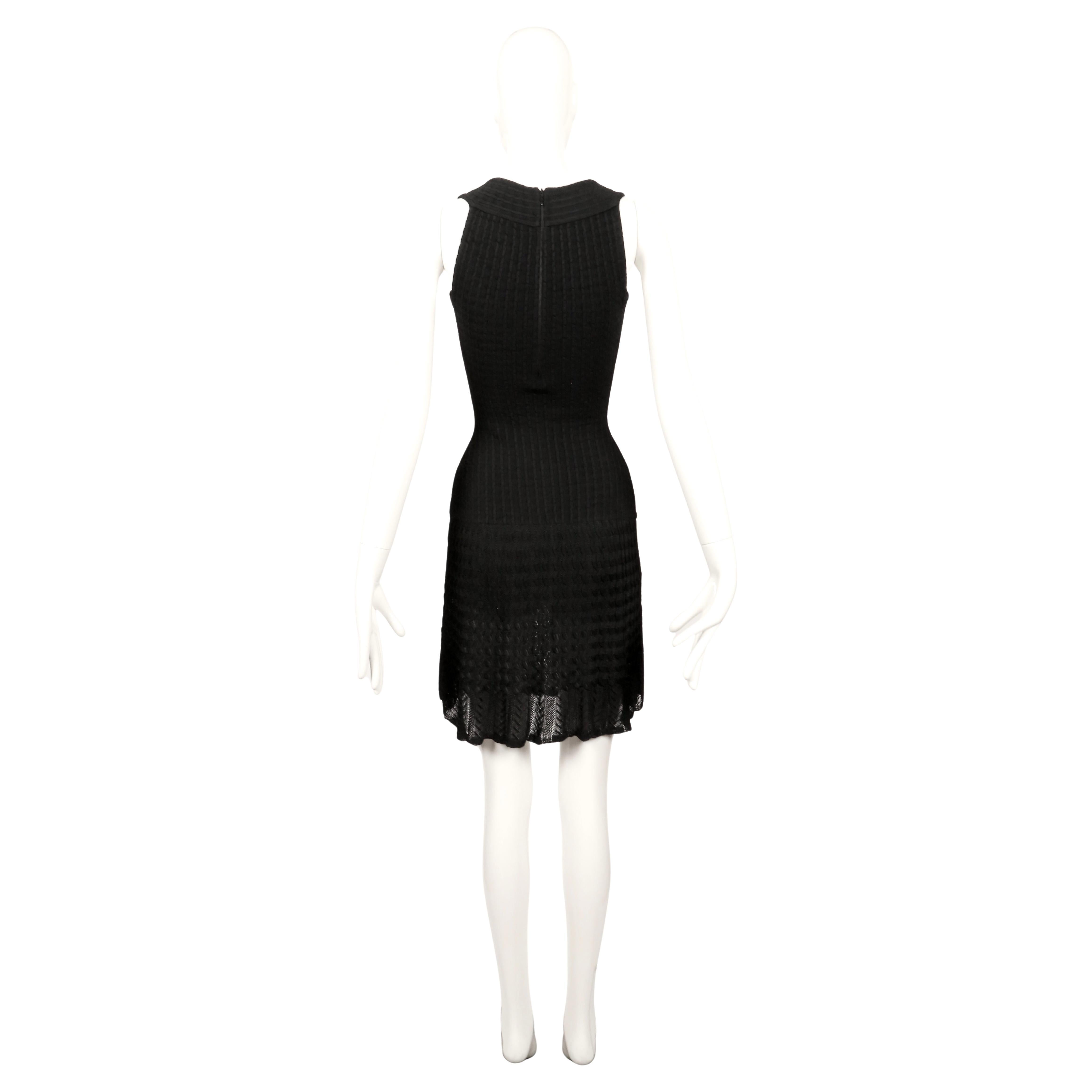 1990er Jahre AZZEDINE ALAIA schwarzes ärmelloses Strickkleid mit durchsichtigem Saum im Angebot 8