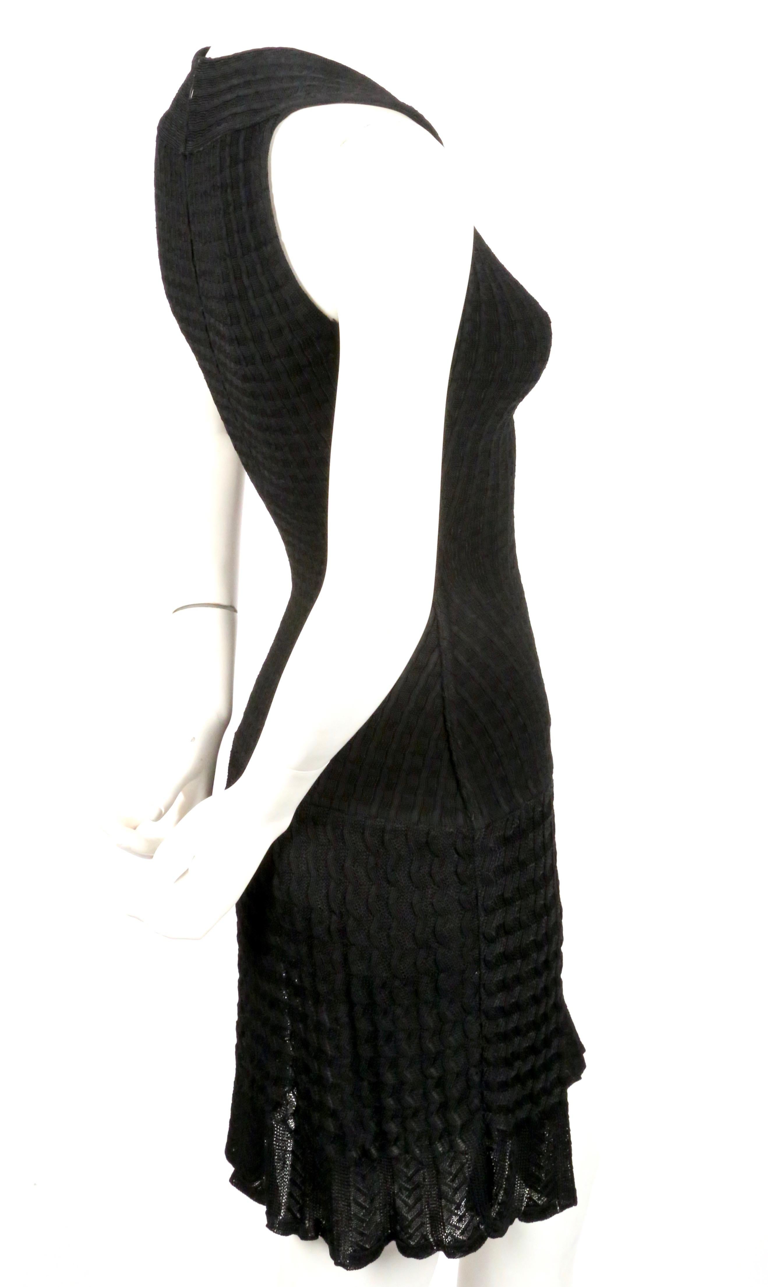 1990er Jahre AZZEDINE ALAIA schwarzes ärmelloses Strickkleid mit durchsichtigem Saum (Schwarz) im Angebot